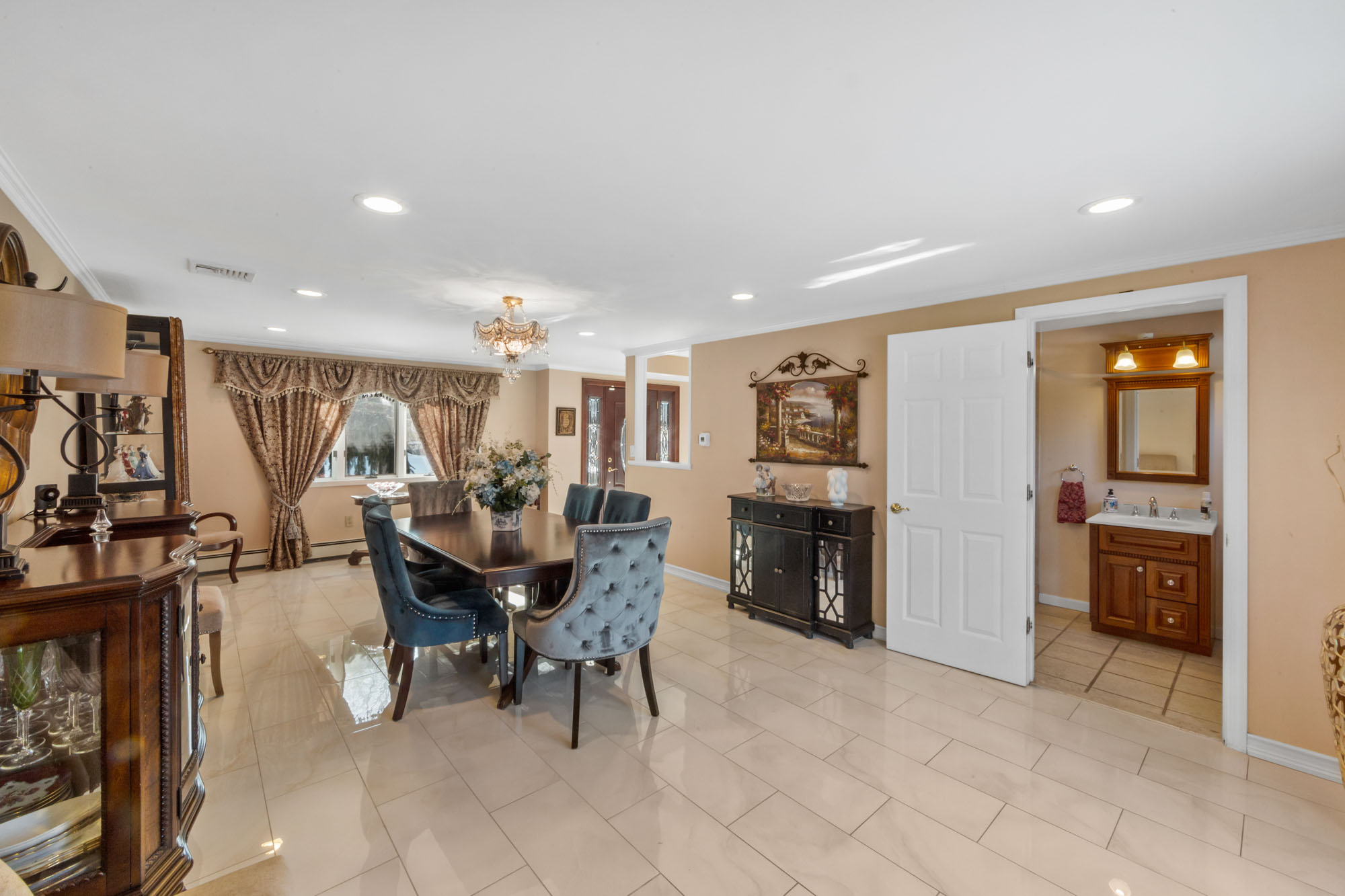 605 Gladys Court