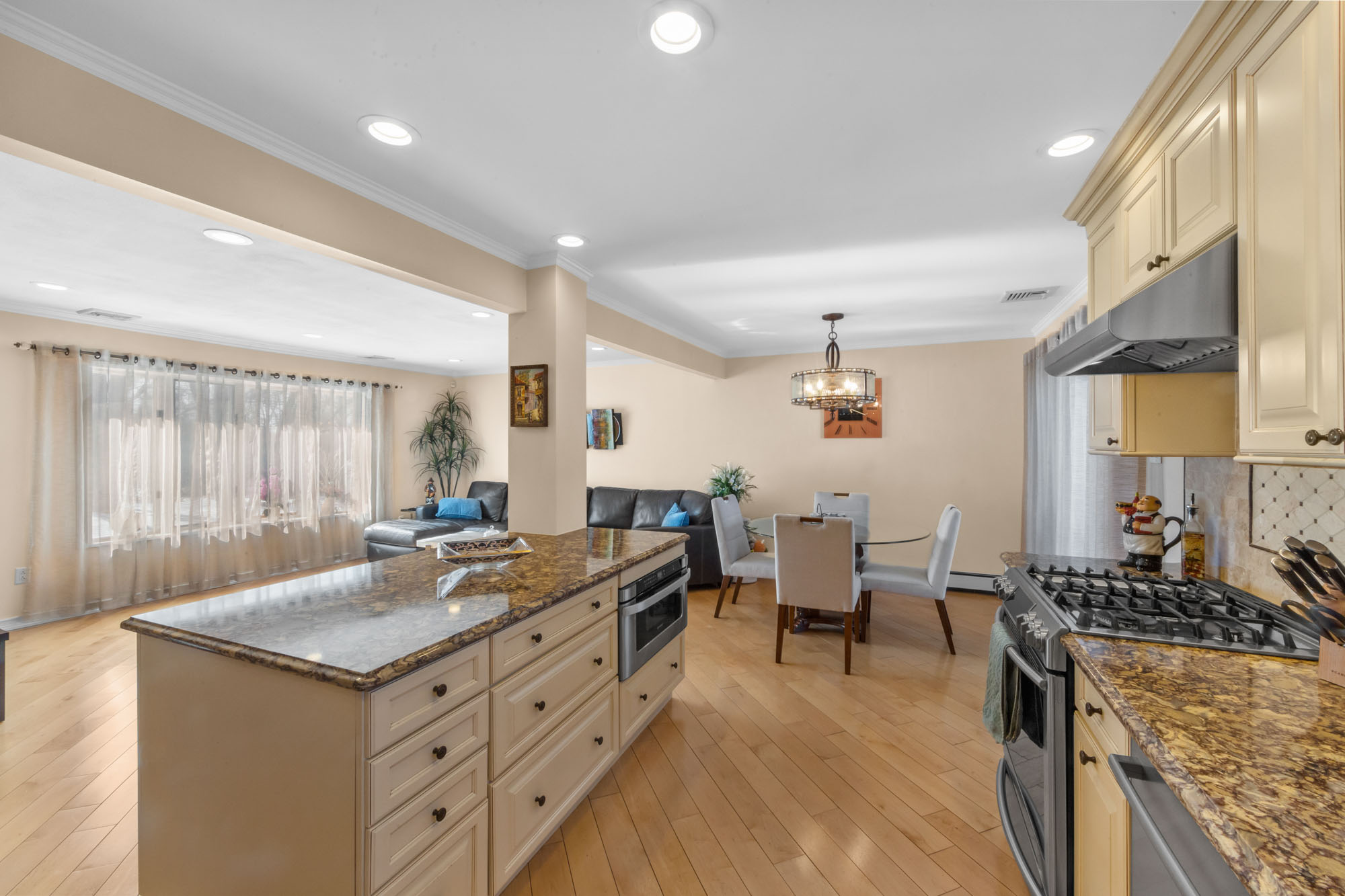605 Gladys Court