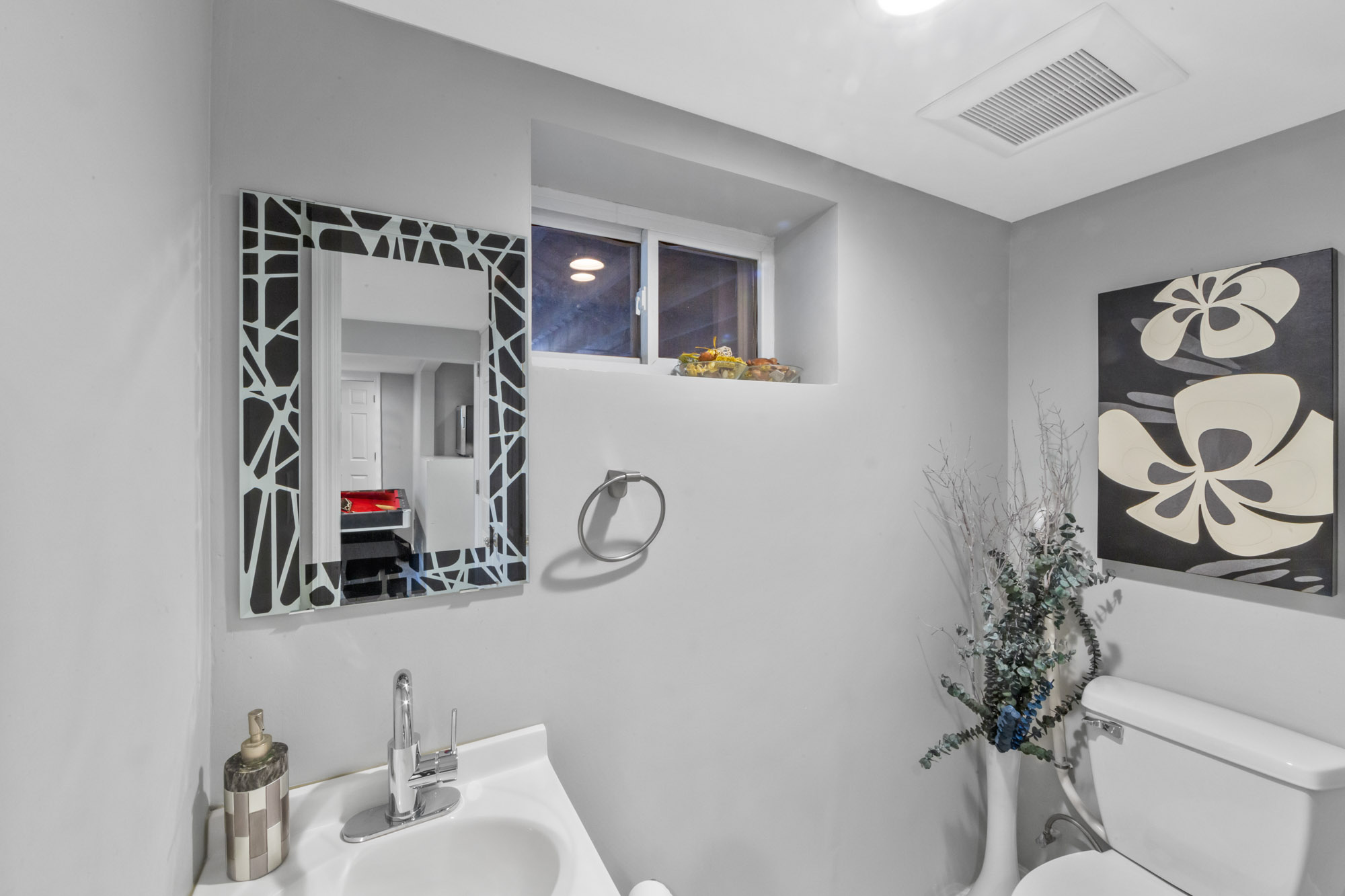 605 Gladys Court