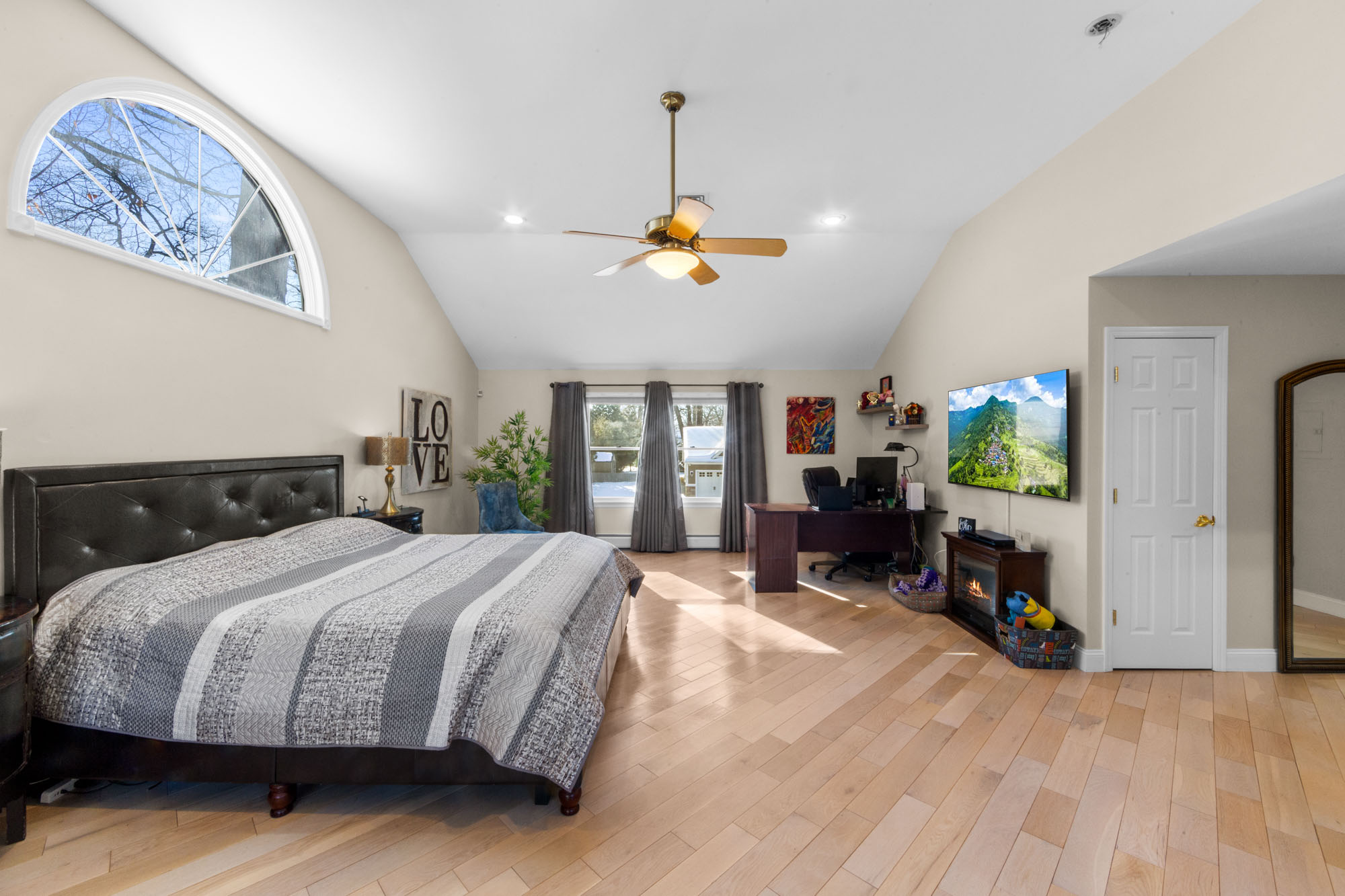 605 Gladys Court