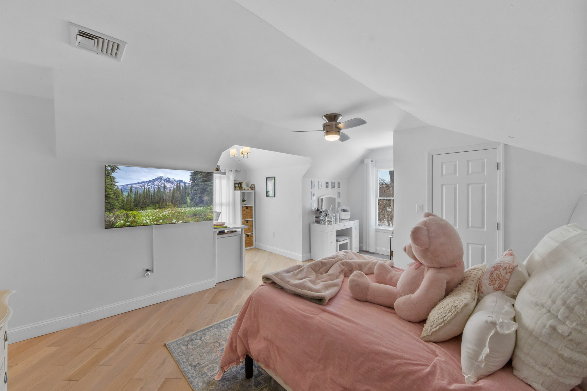 605 Gladys Court