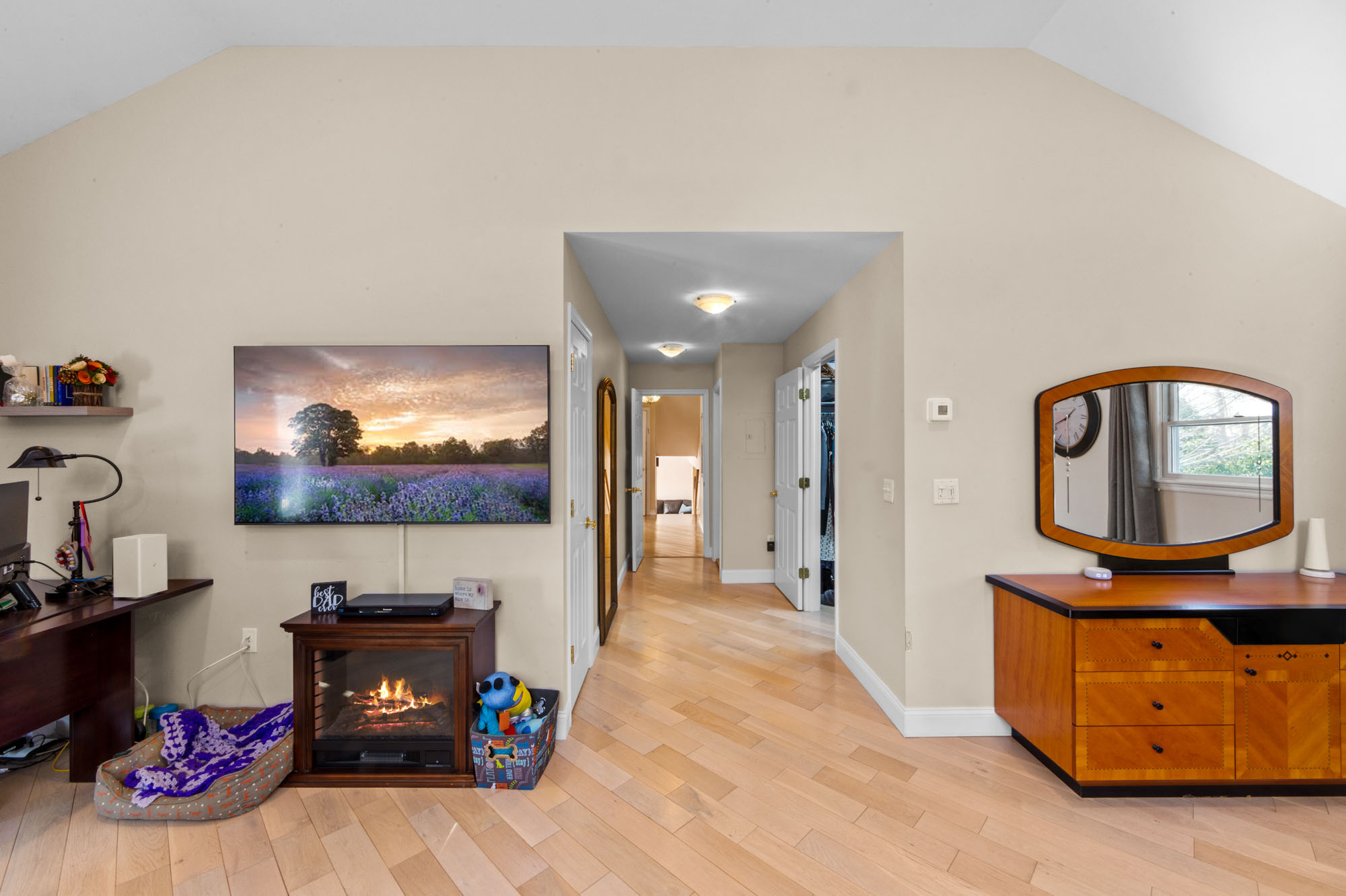 605 Gladys Court