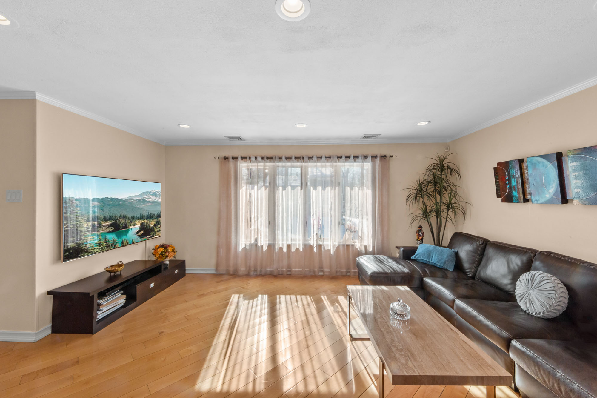 605 Gladys Court