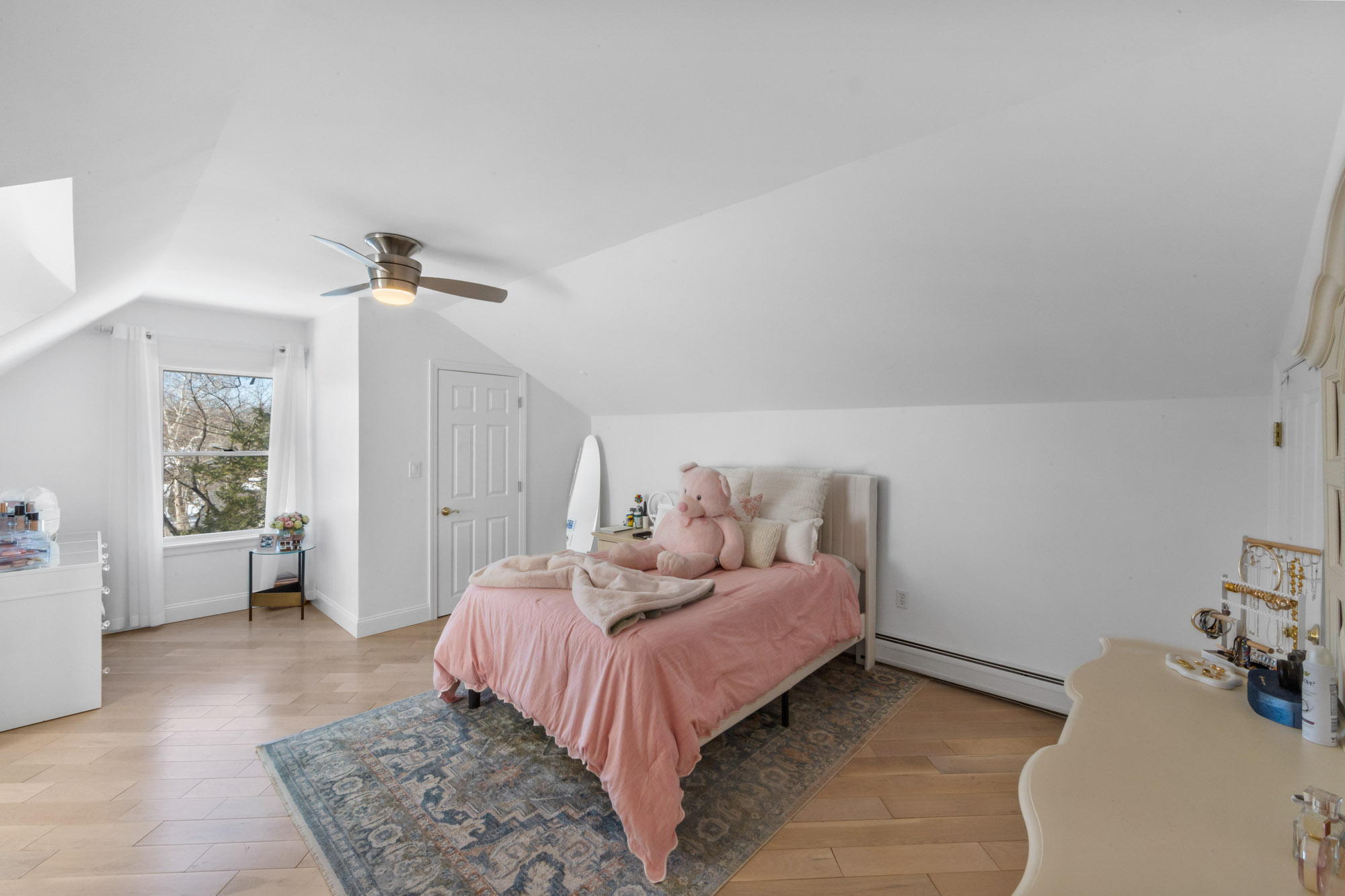 605 Gladys Court