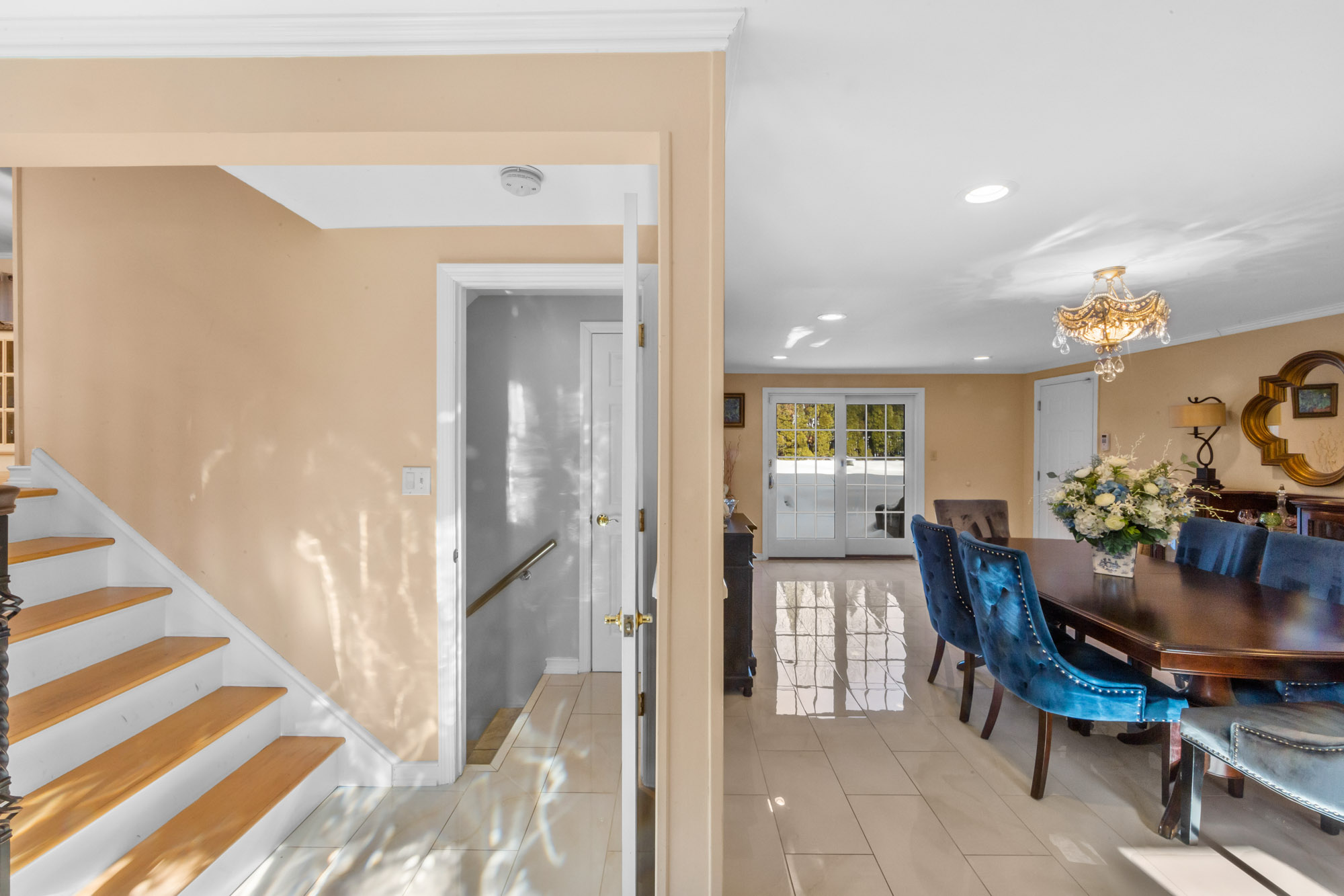 605 Gladys Court