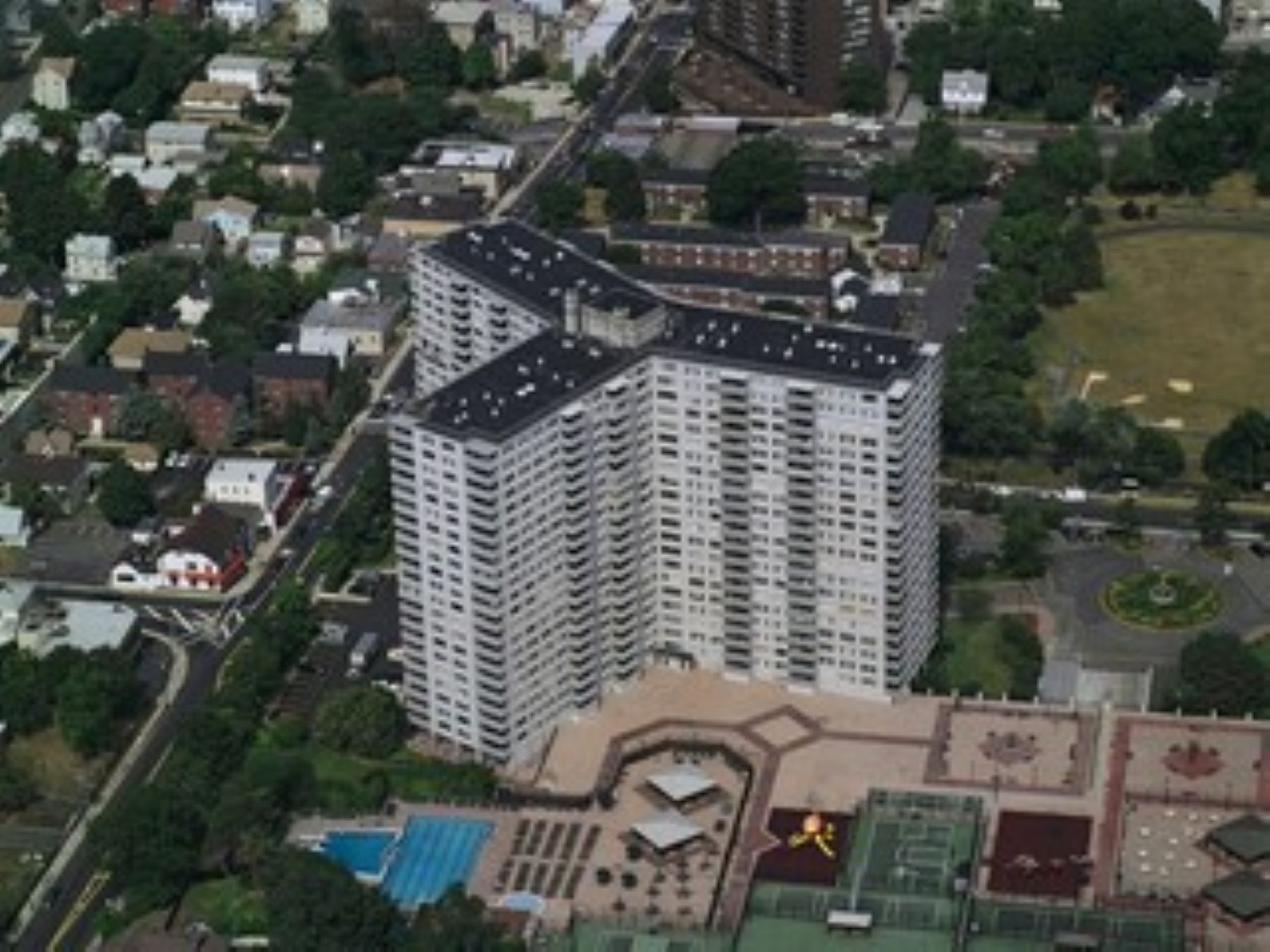 2000 Linwood Unit# 17H