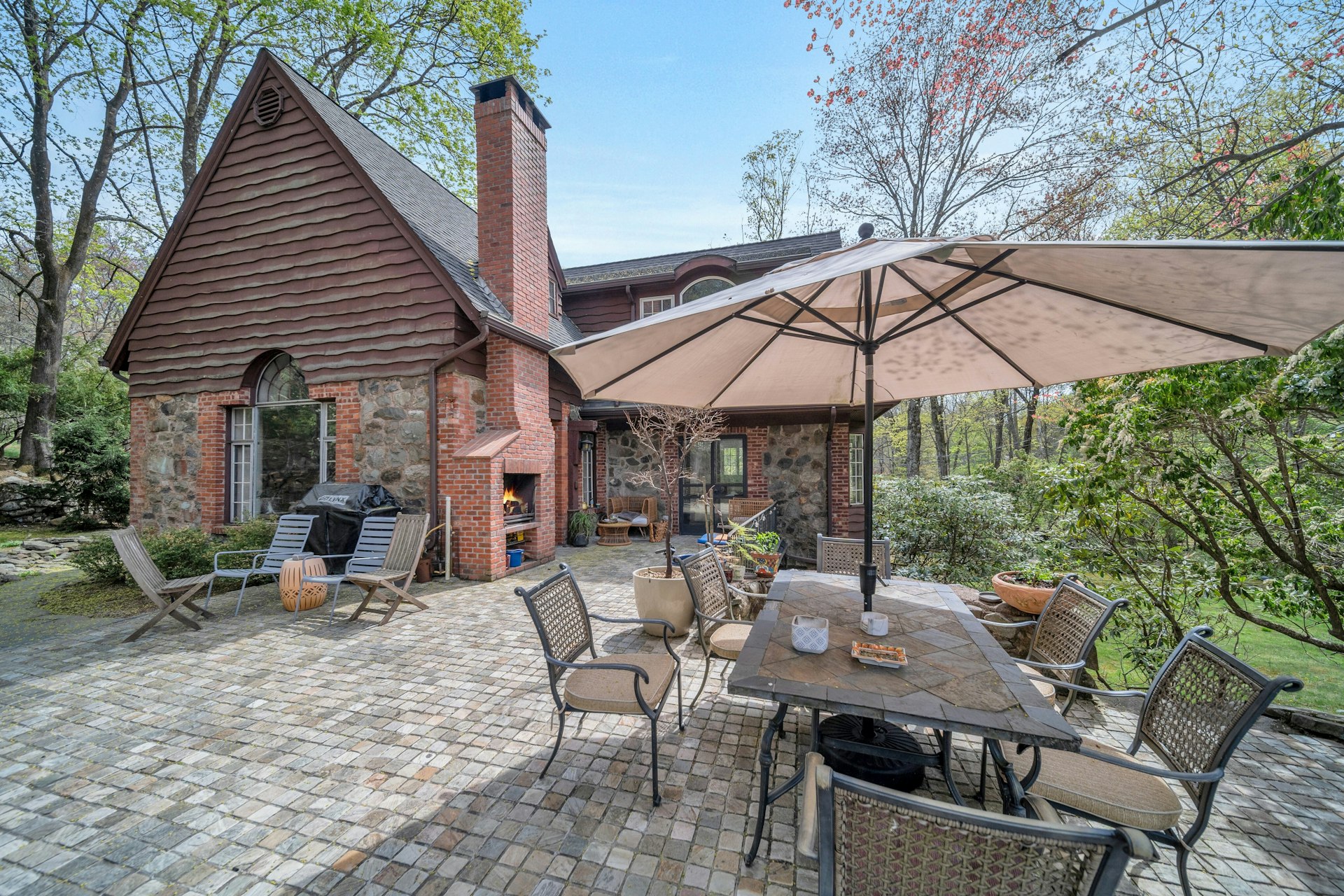 17 Hillside Avenue