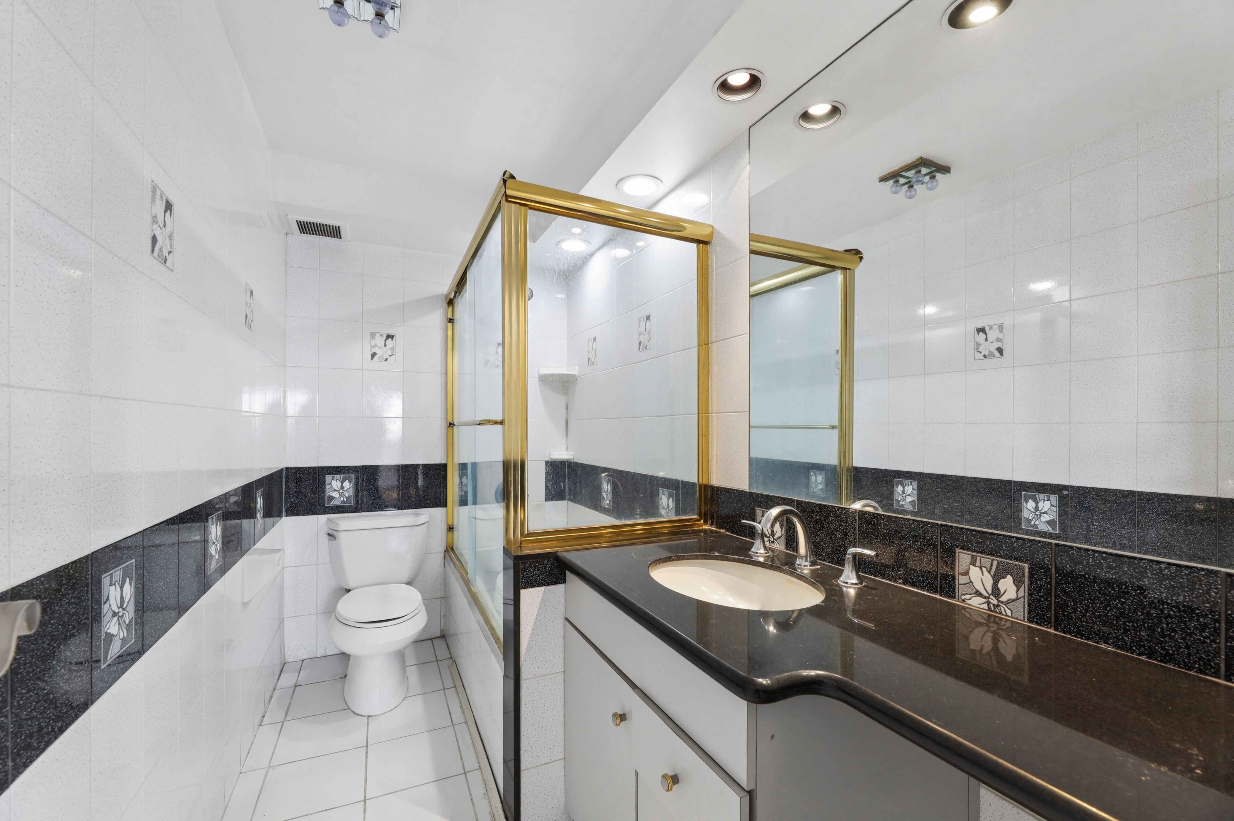 1600 Center Unit# 12F