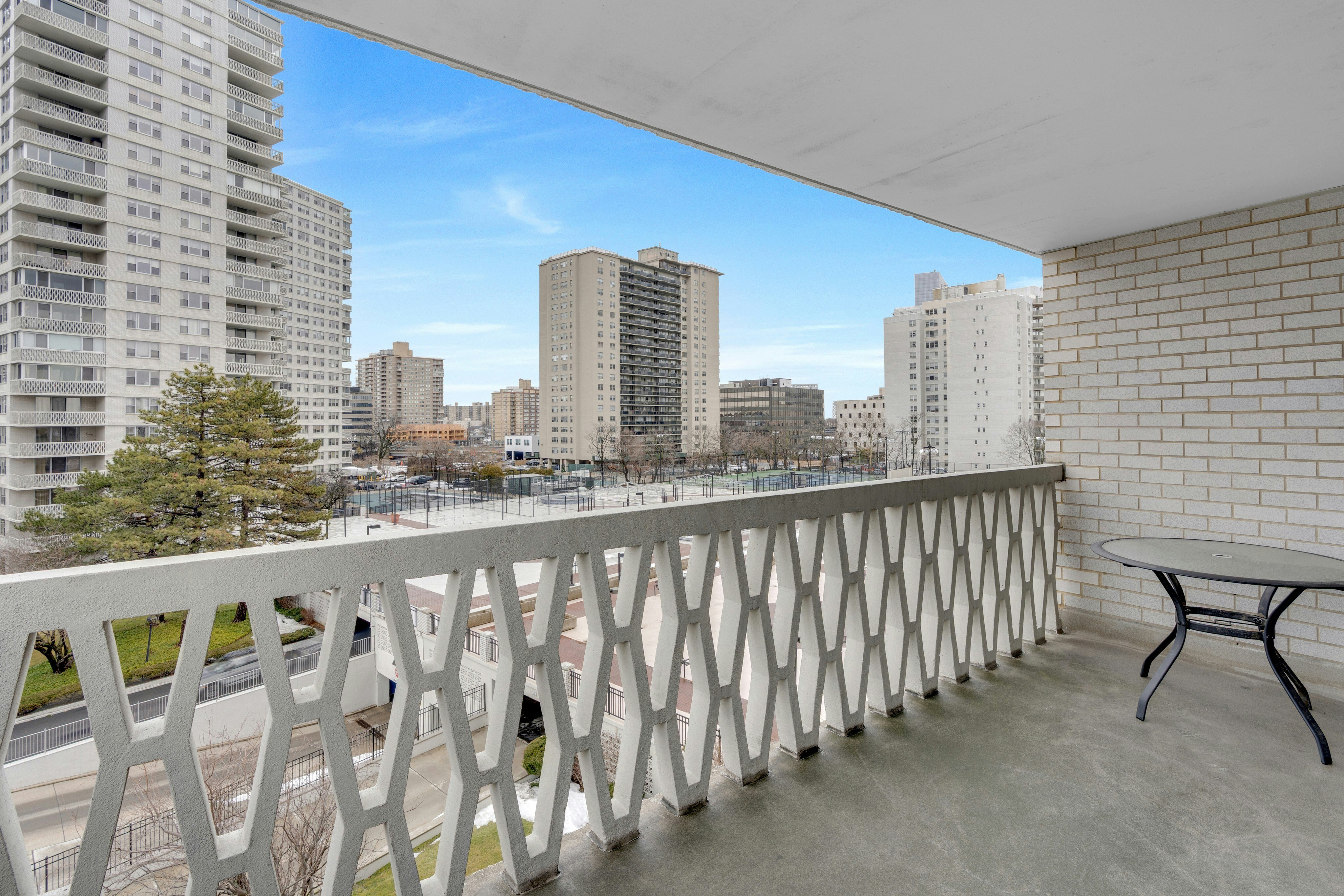 2000 Linwood Avenue 5A