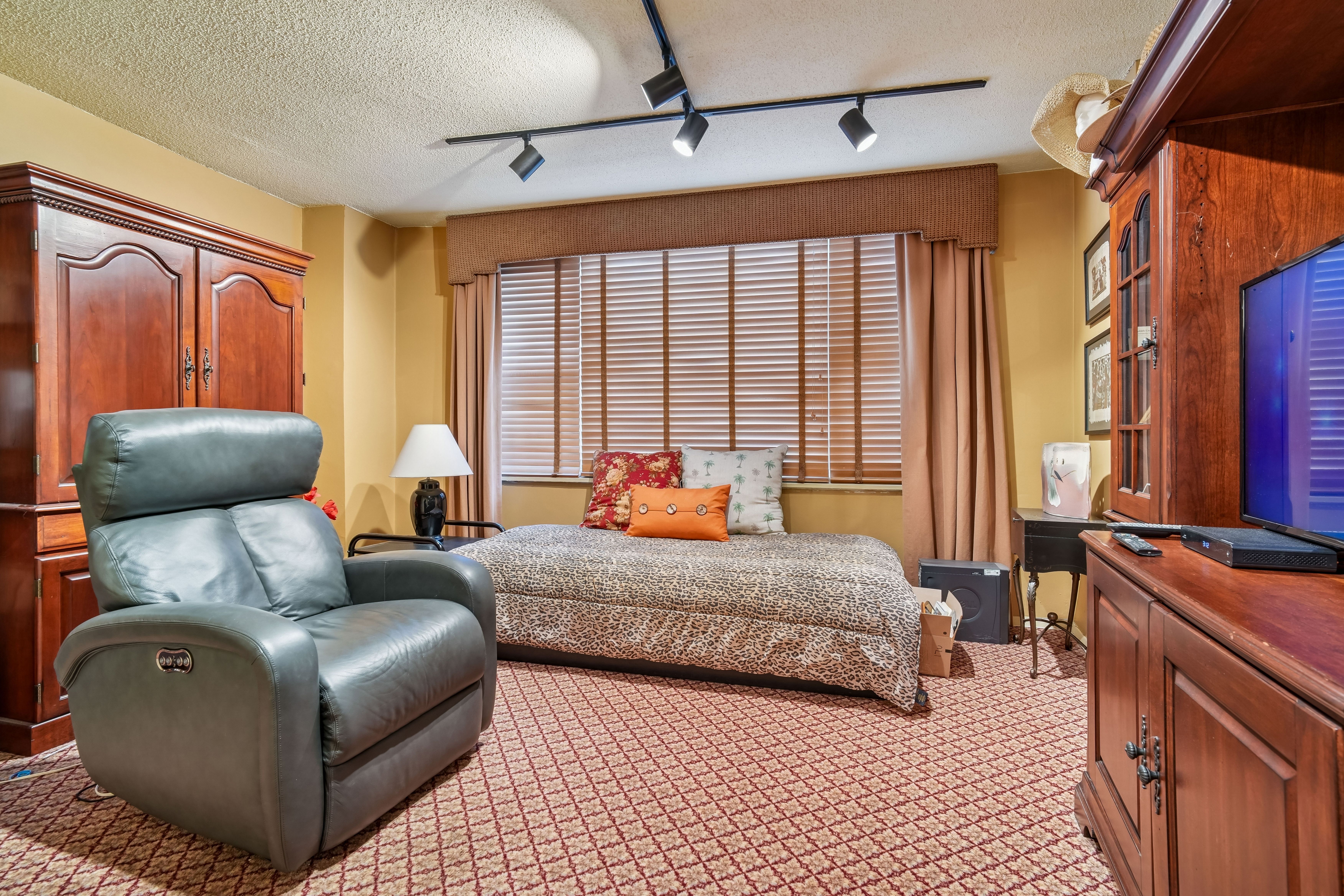 555 North Avenue #17U 