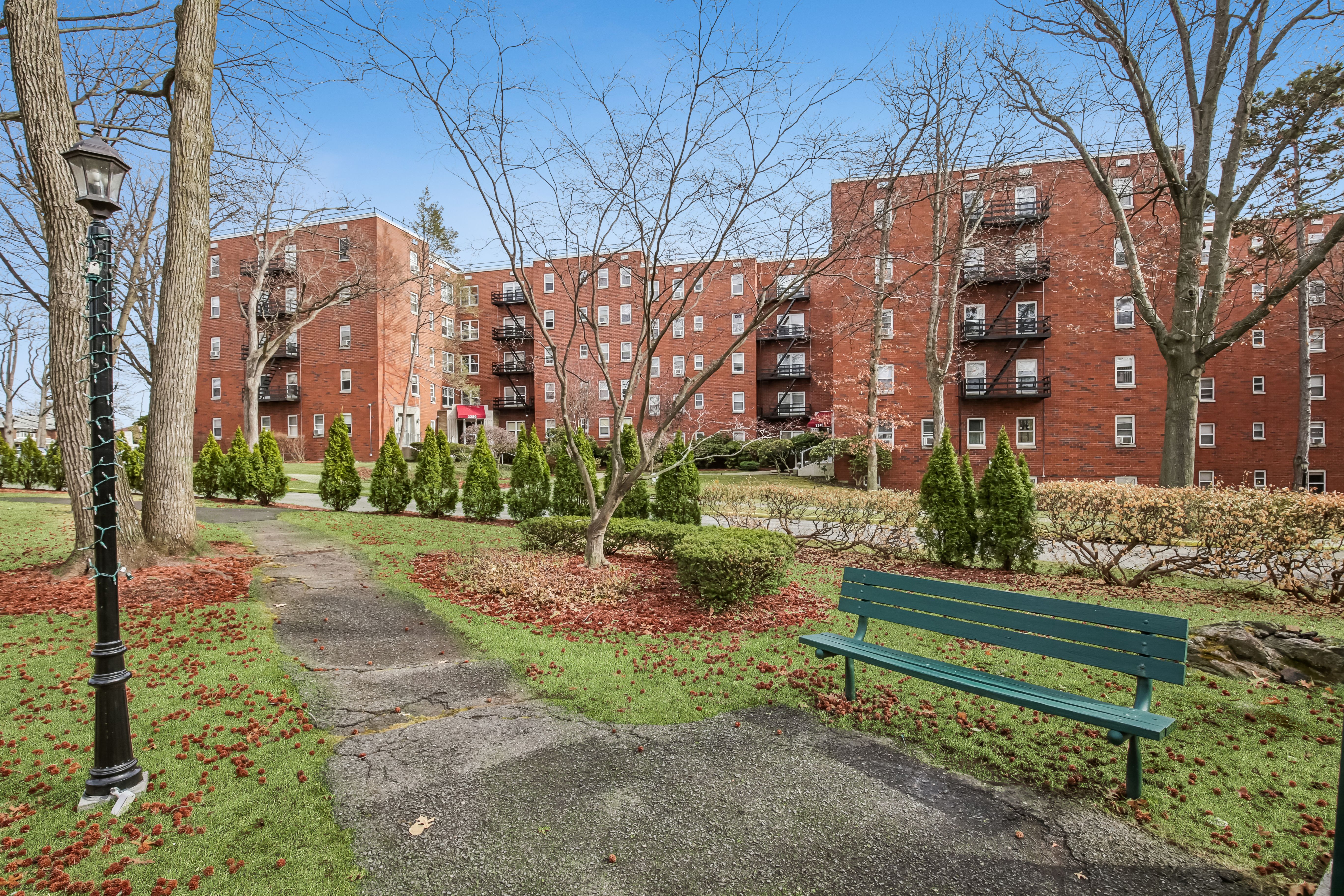 2350 Linwood Avenue #4E