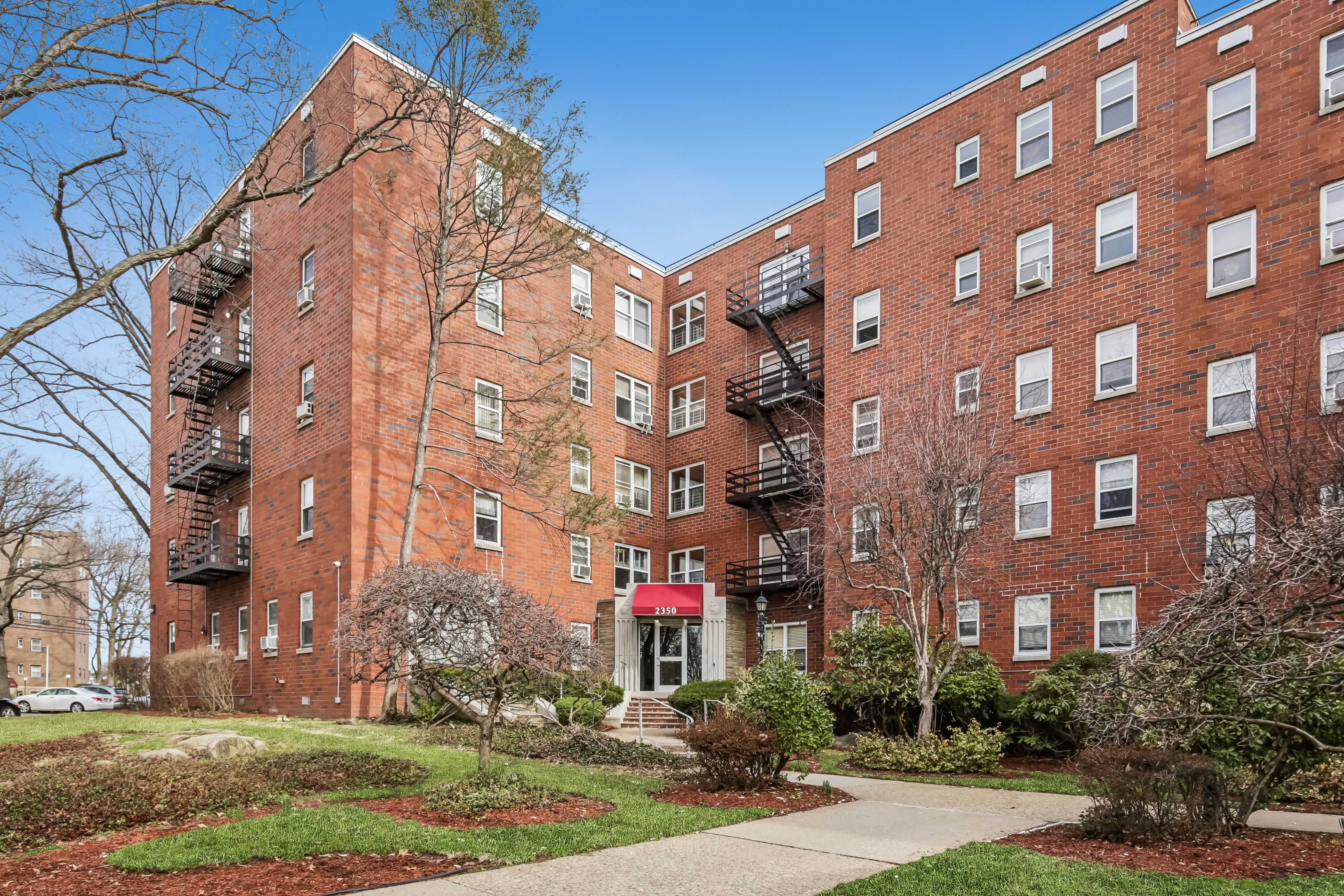 2350 Linwood Avenue #4E