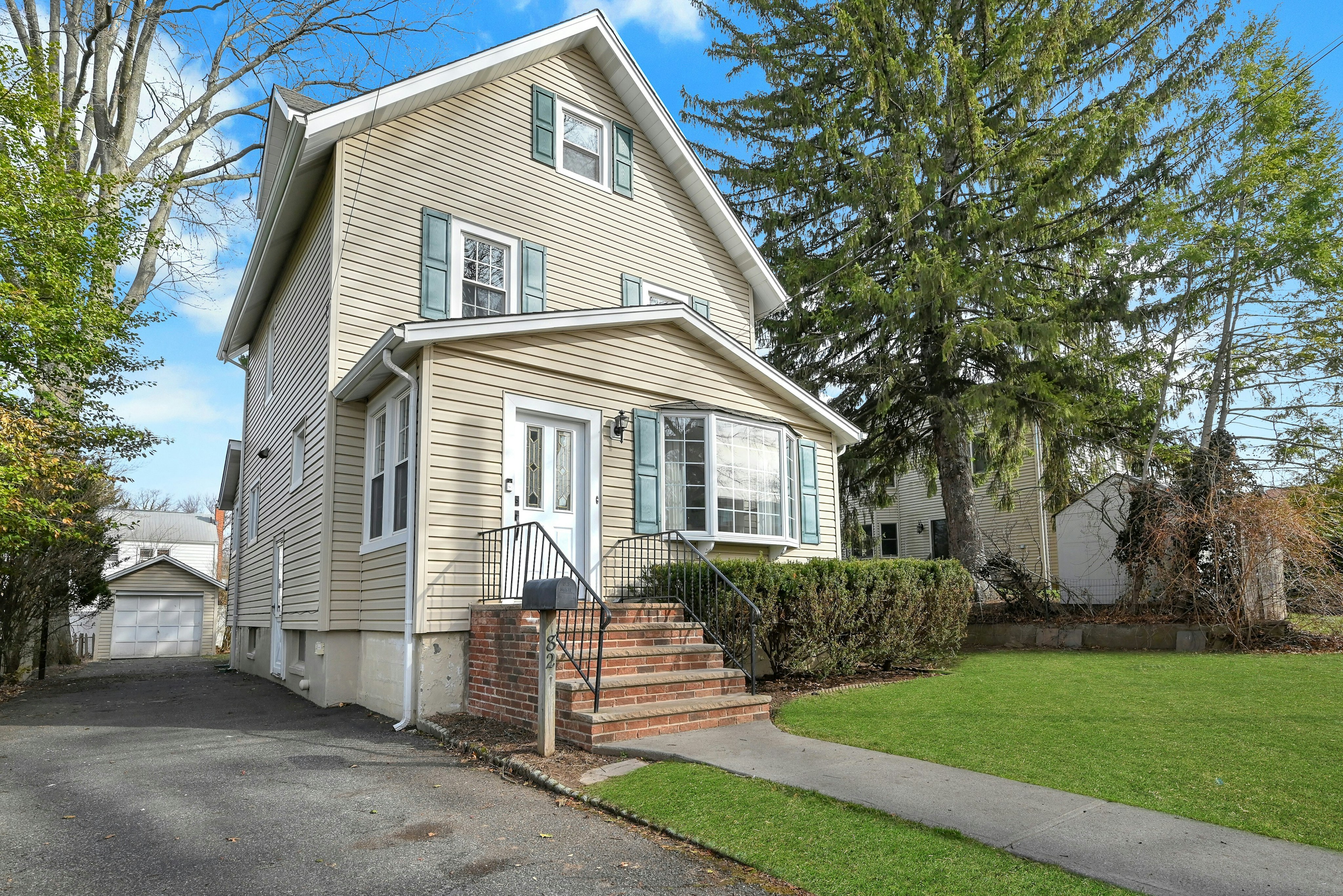 82 Blauvelt Avenue 