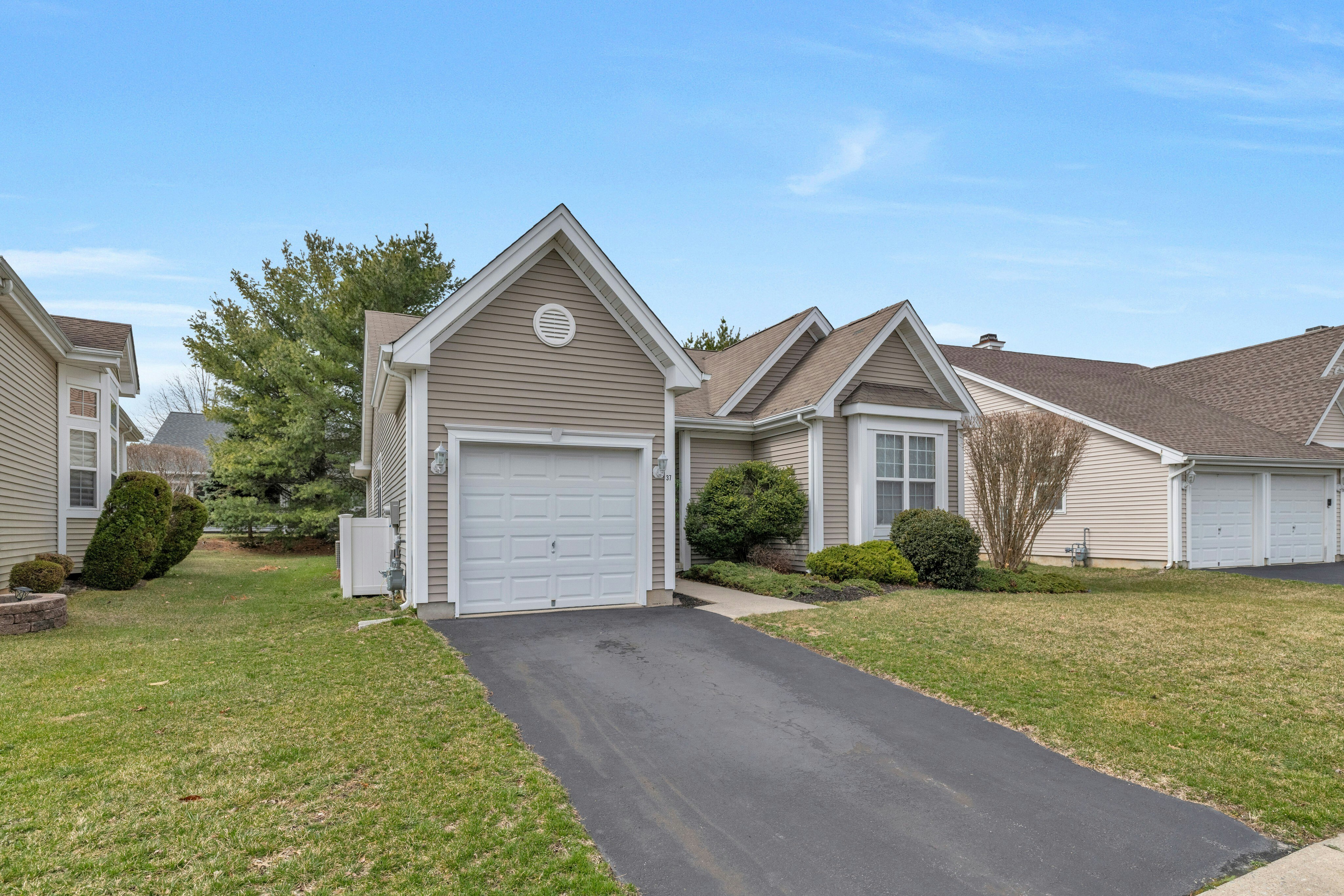 37 Lakeland Drive 