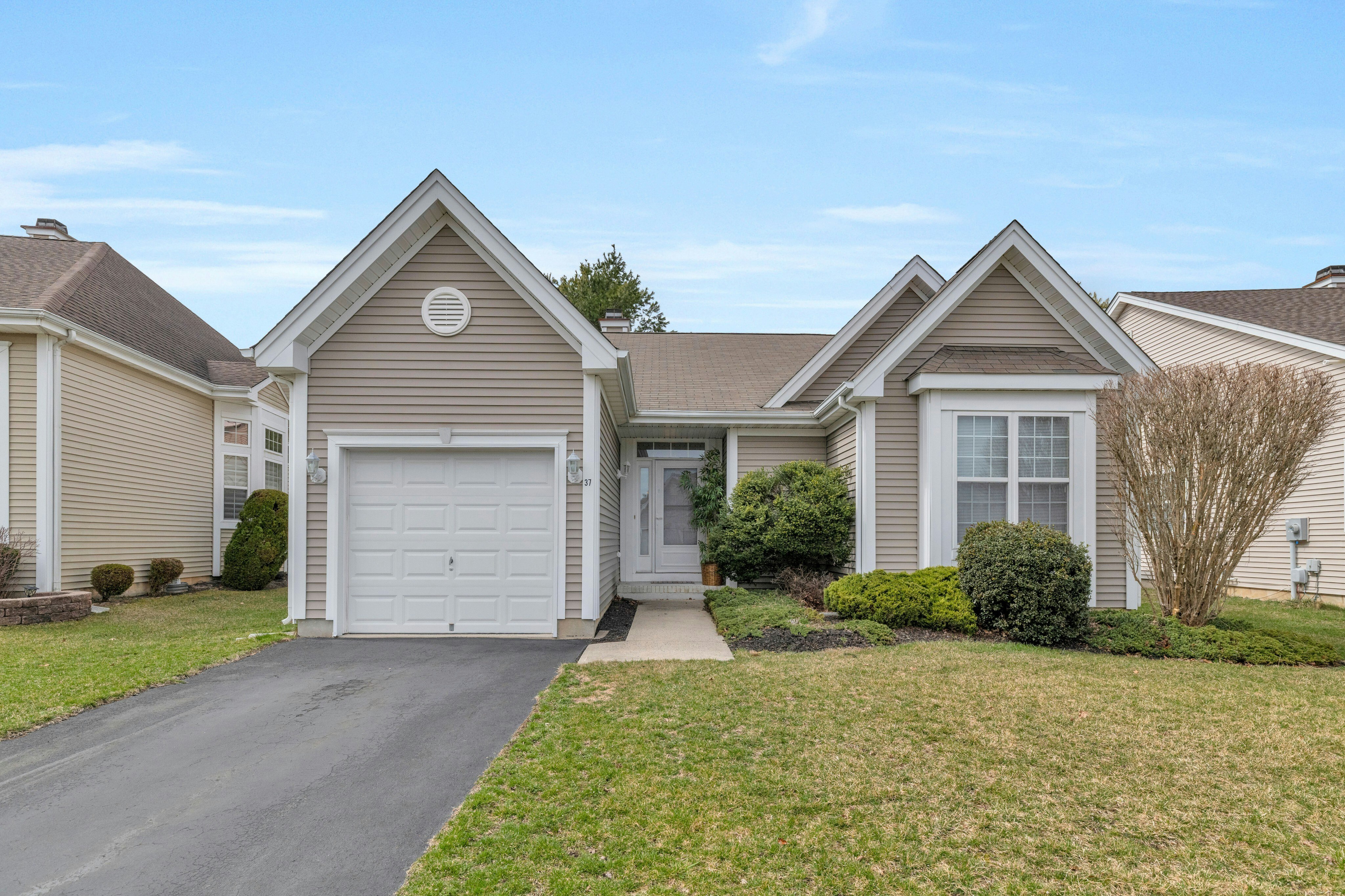 37 Lakeland Drive 