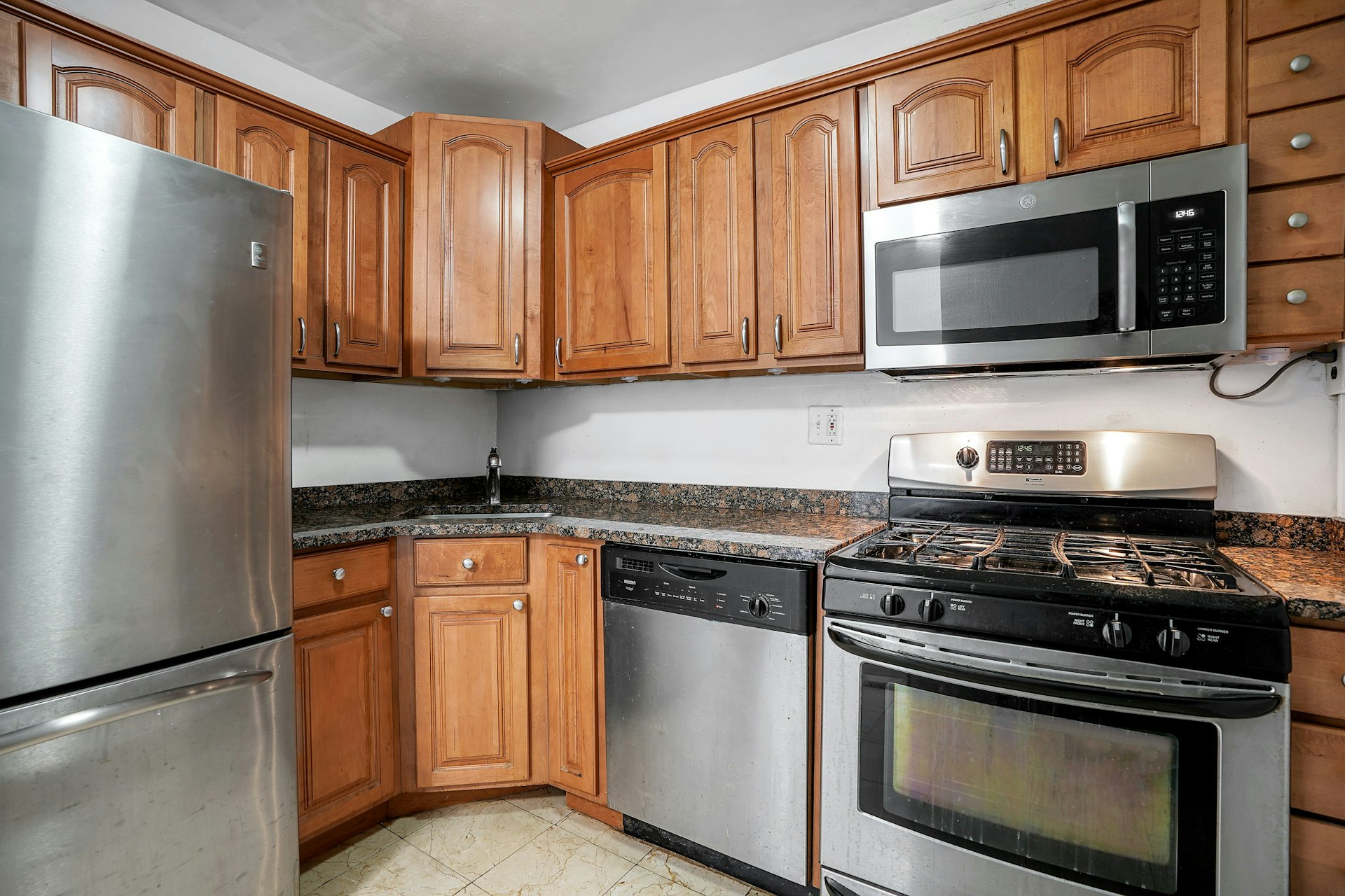 2100 Linwood Avenue #15P