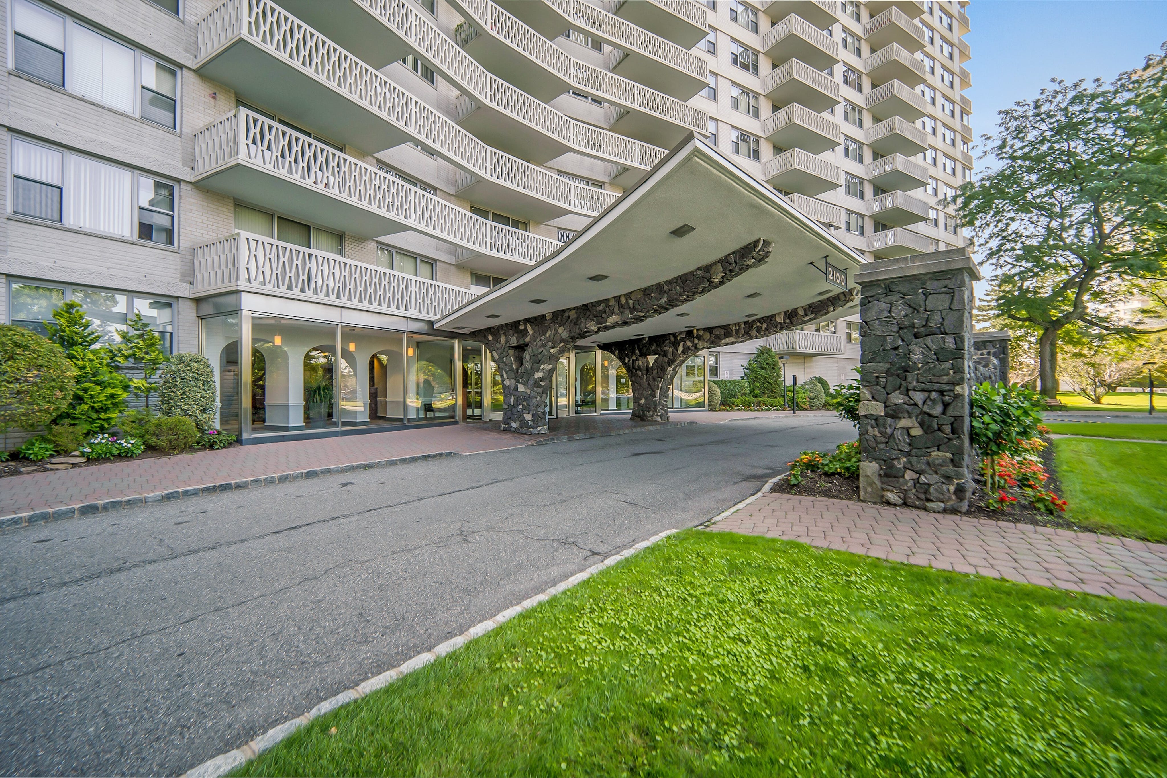 2100 Linwood Avenue #15P