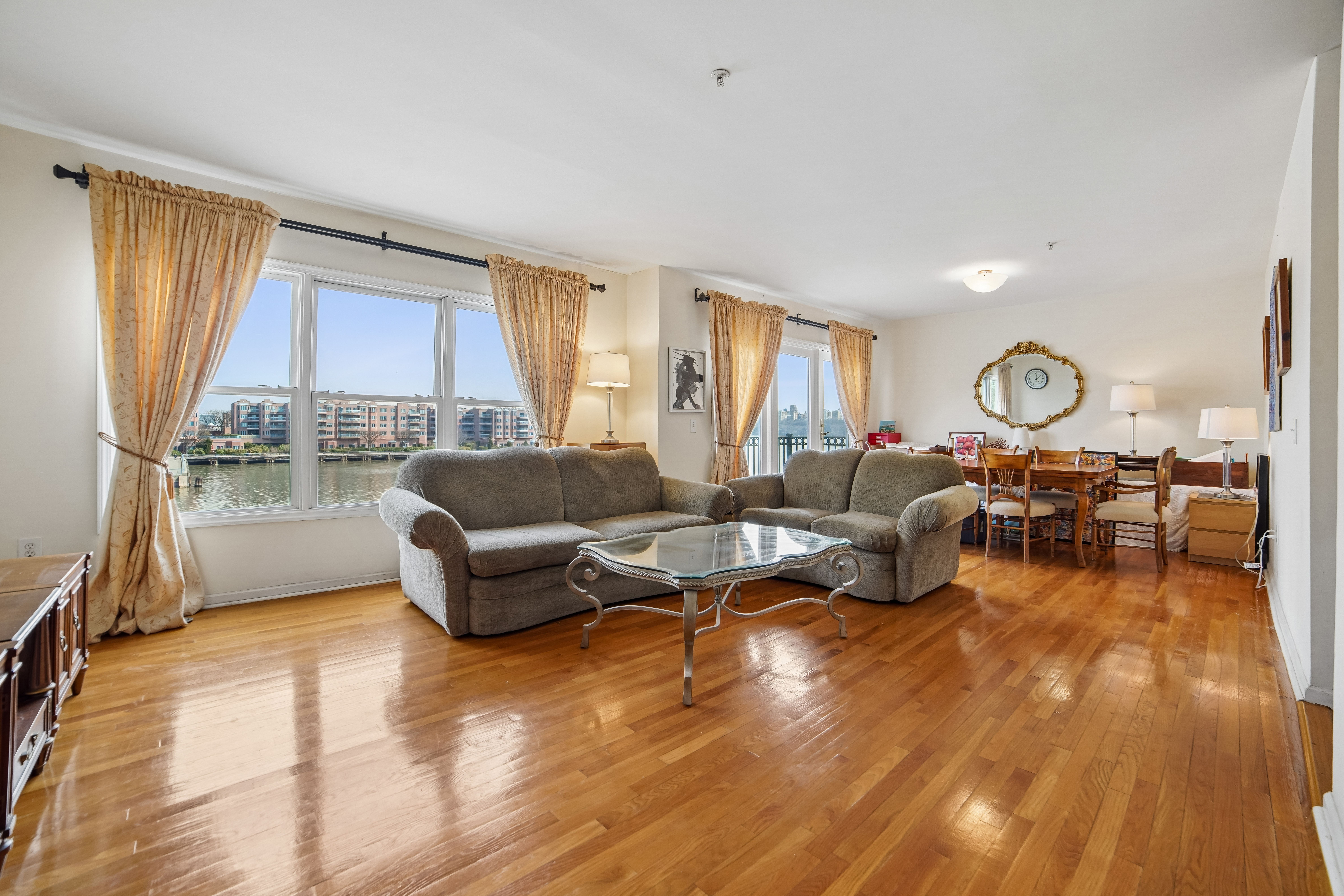 249 The Promenade 