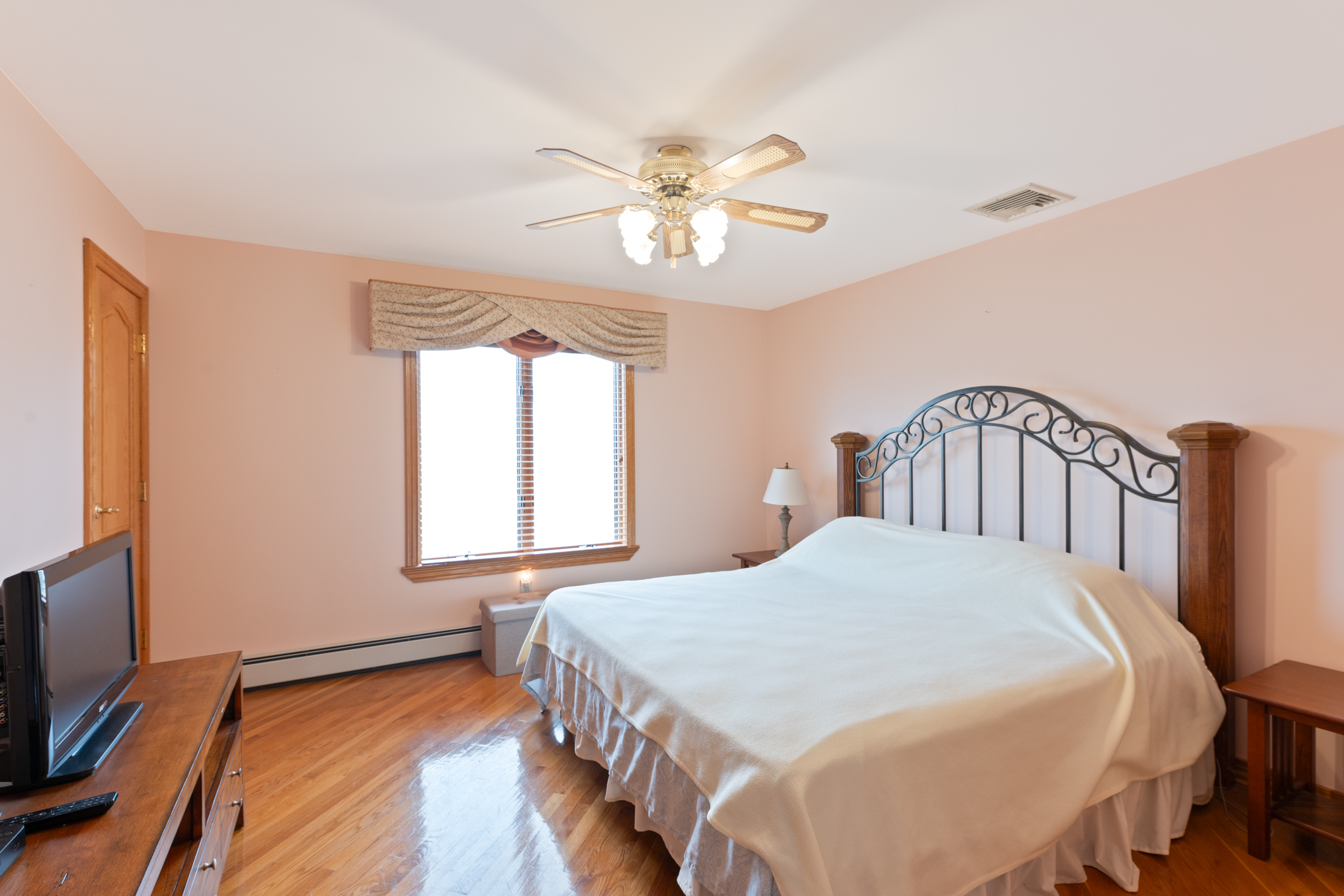 512 Van Bussum Avenue 