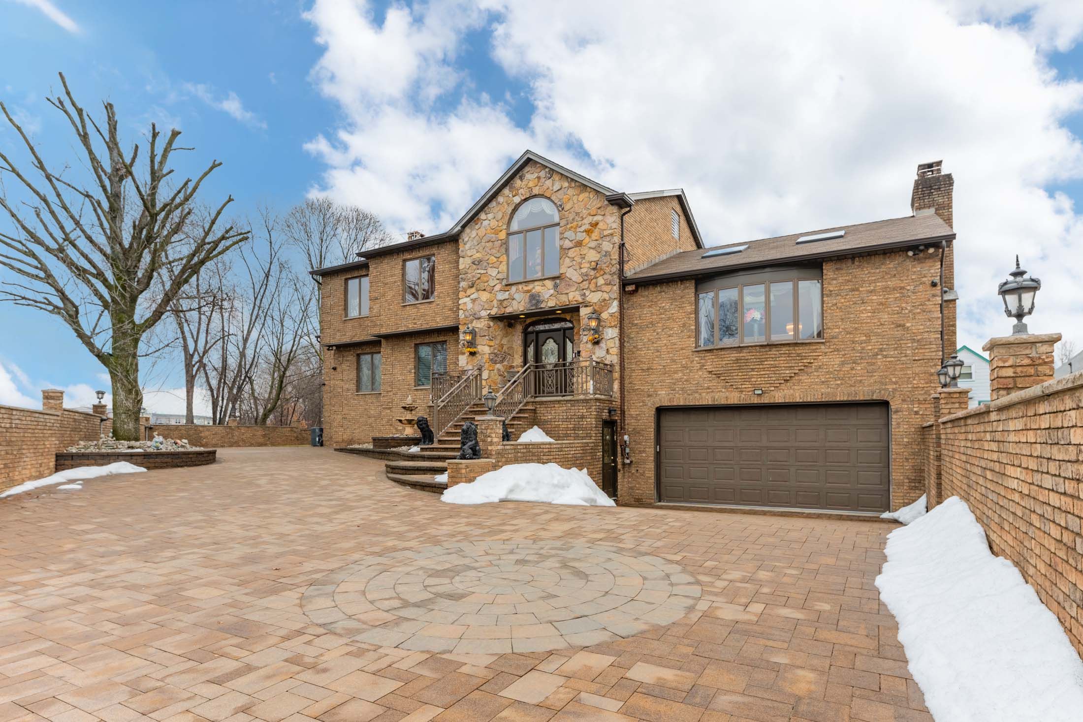 512 Van Bussum Avenue 