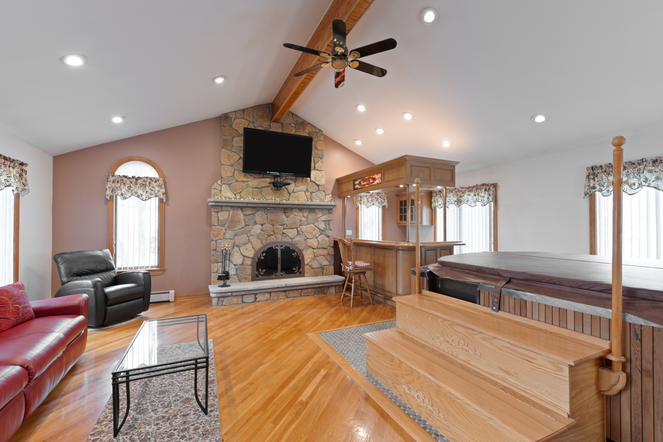 512 Van Bussum Avenue 