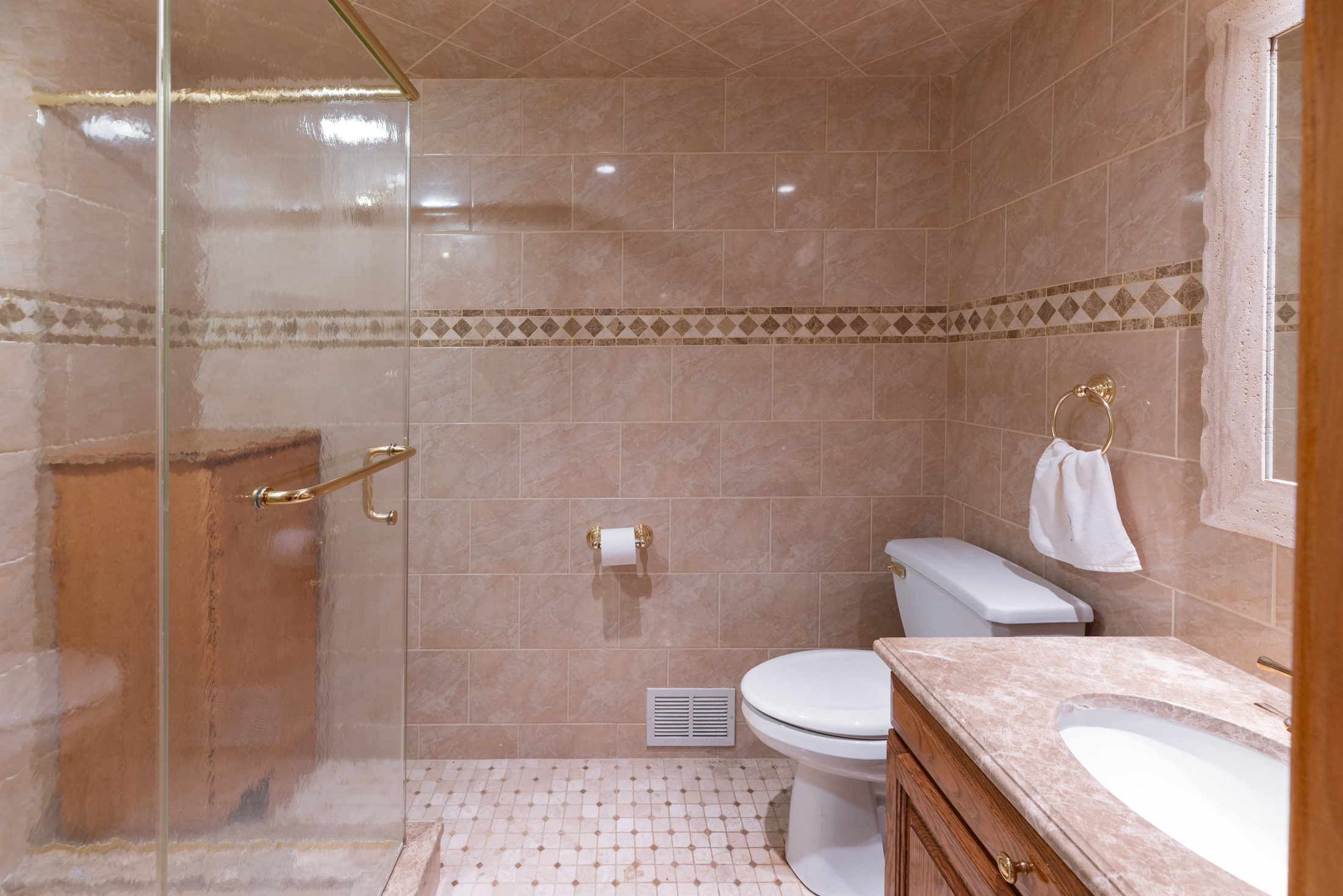 512 Van Bussum Avenue 