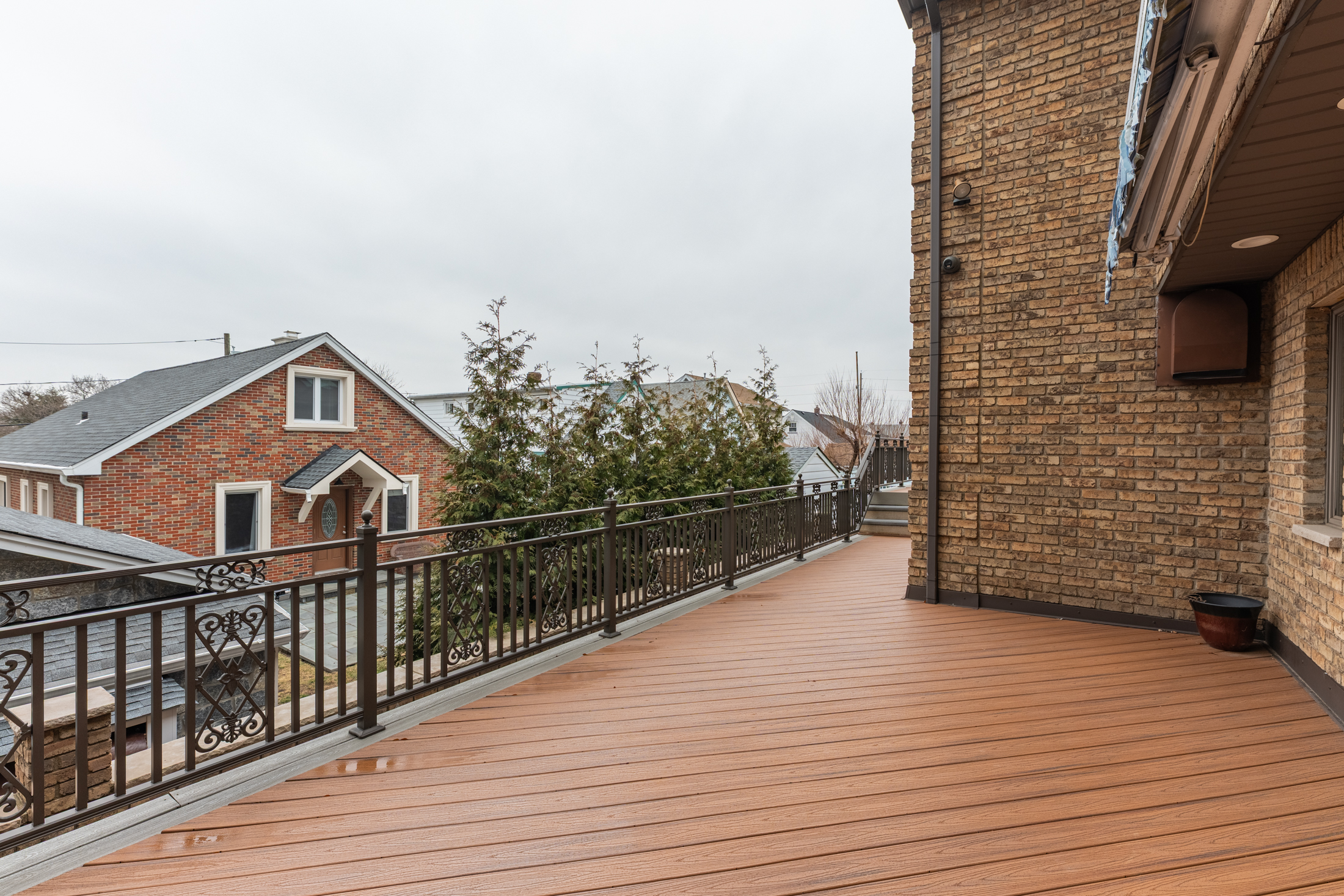 512 Van Bussum Avenue 