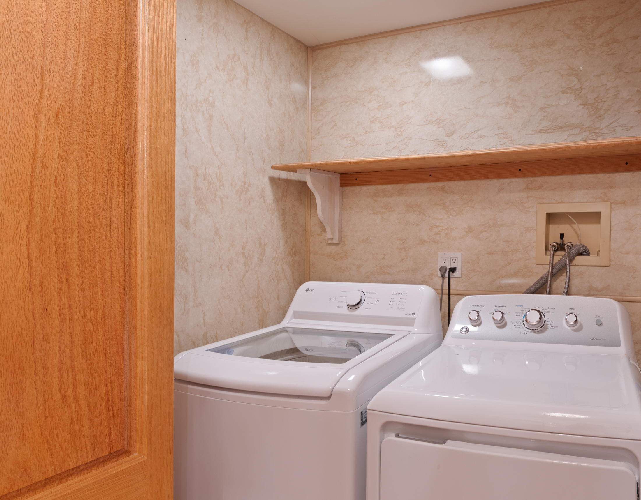 512 Van Bussum Avenue 