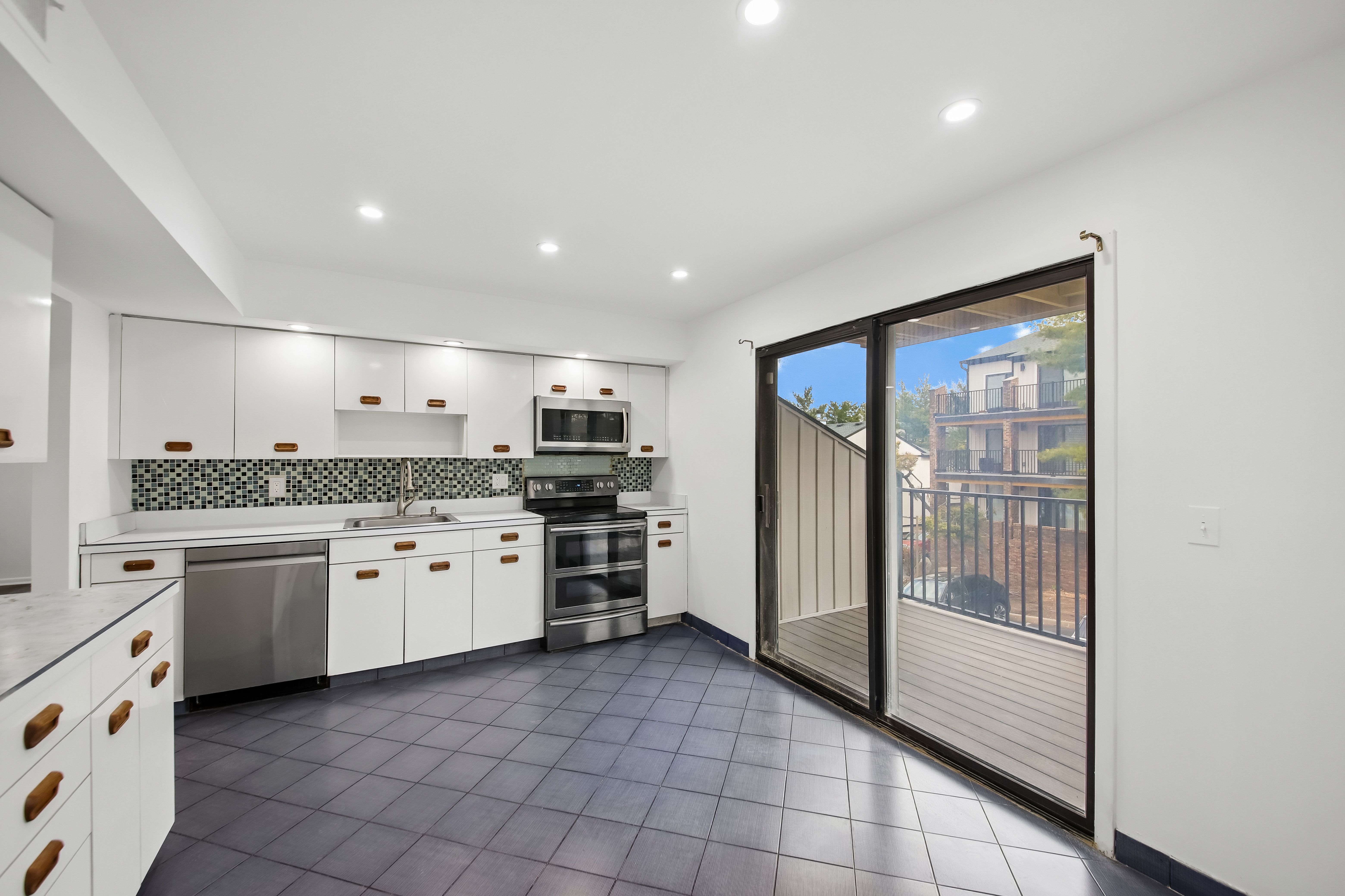 1431 John Street 