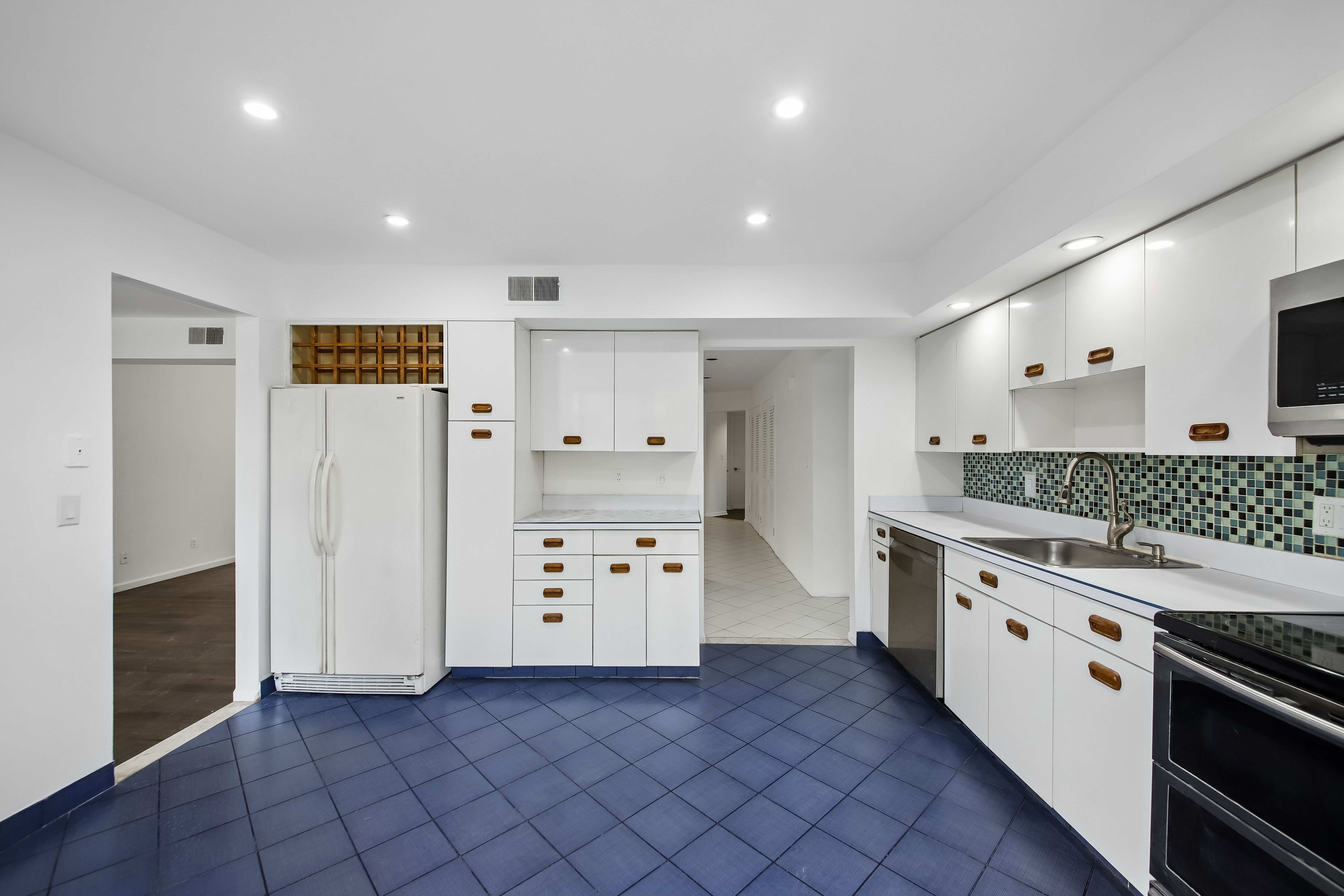 1431 John Street 