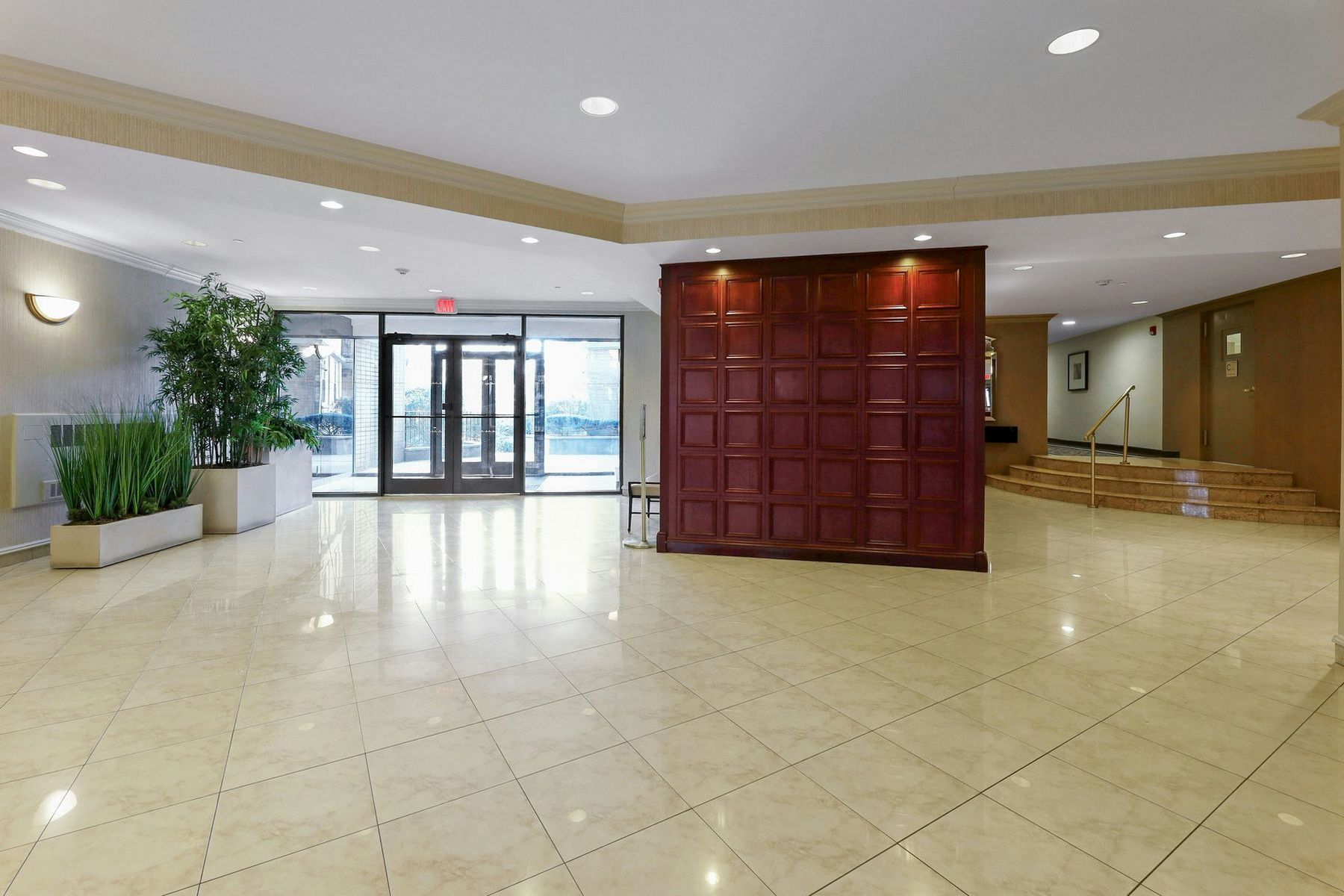 2200 North Central Road 15G