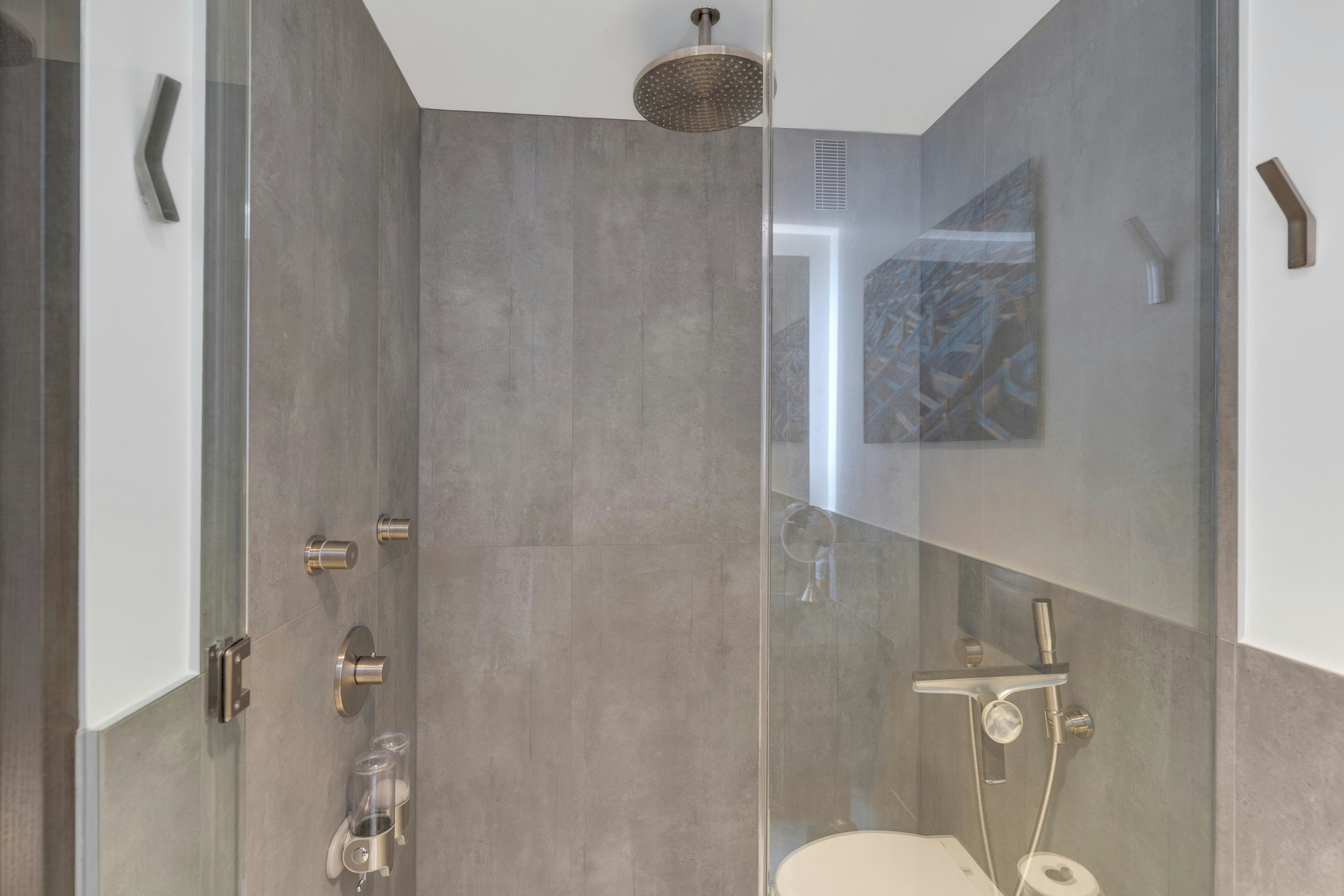 2200 North Central Road 15G