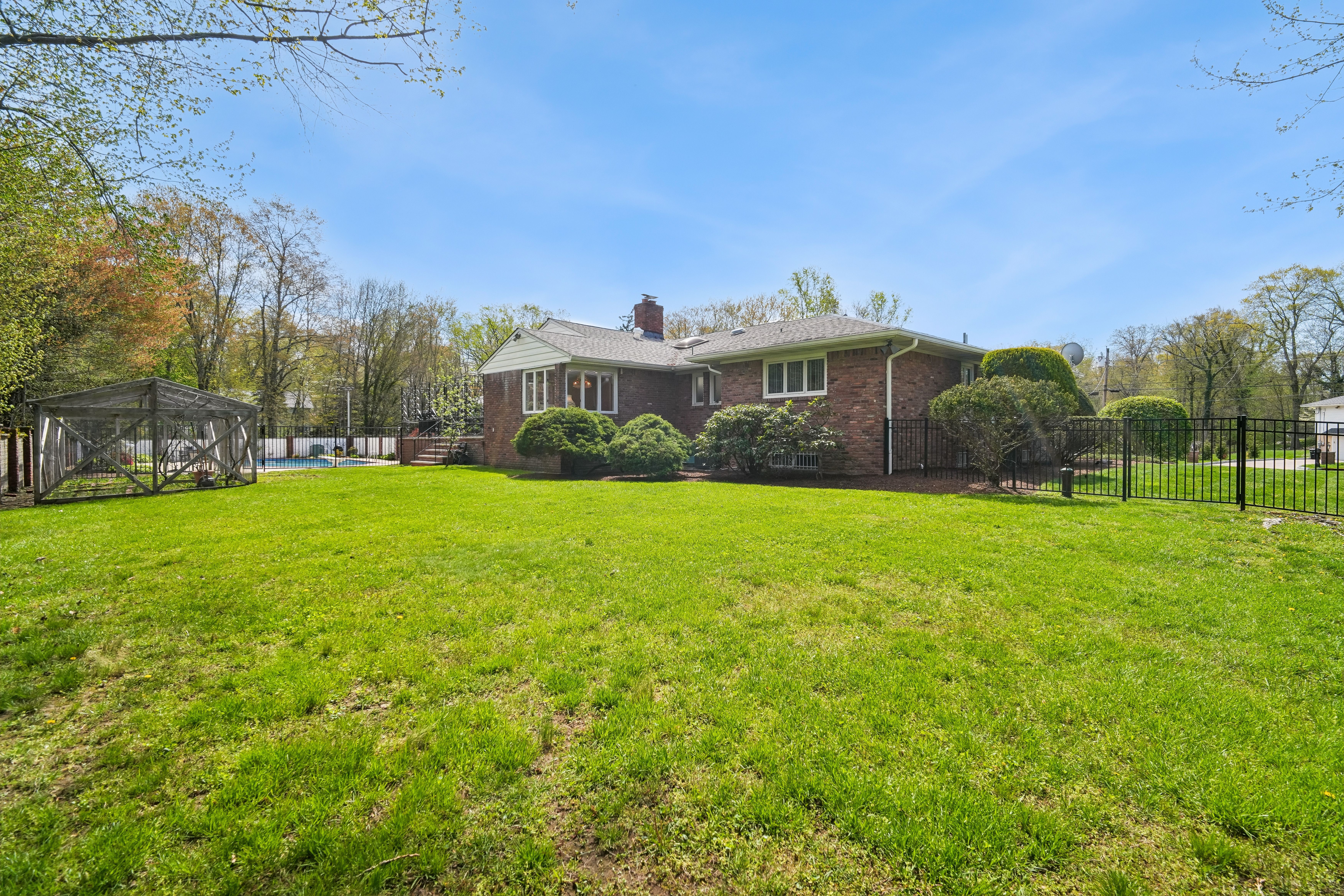 35 Grandview Avenue 