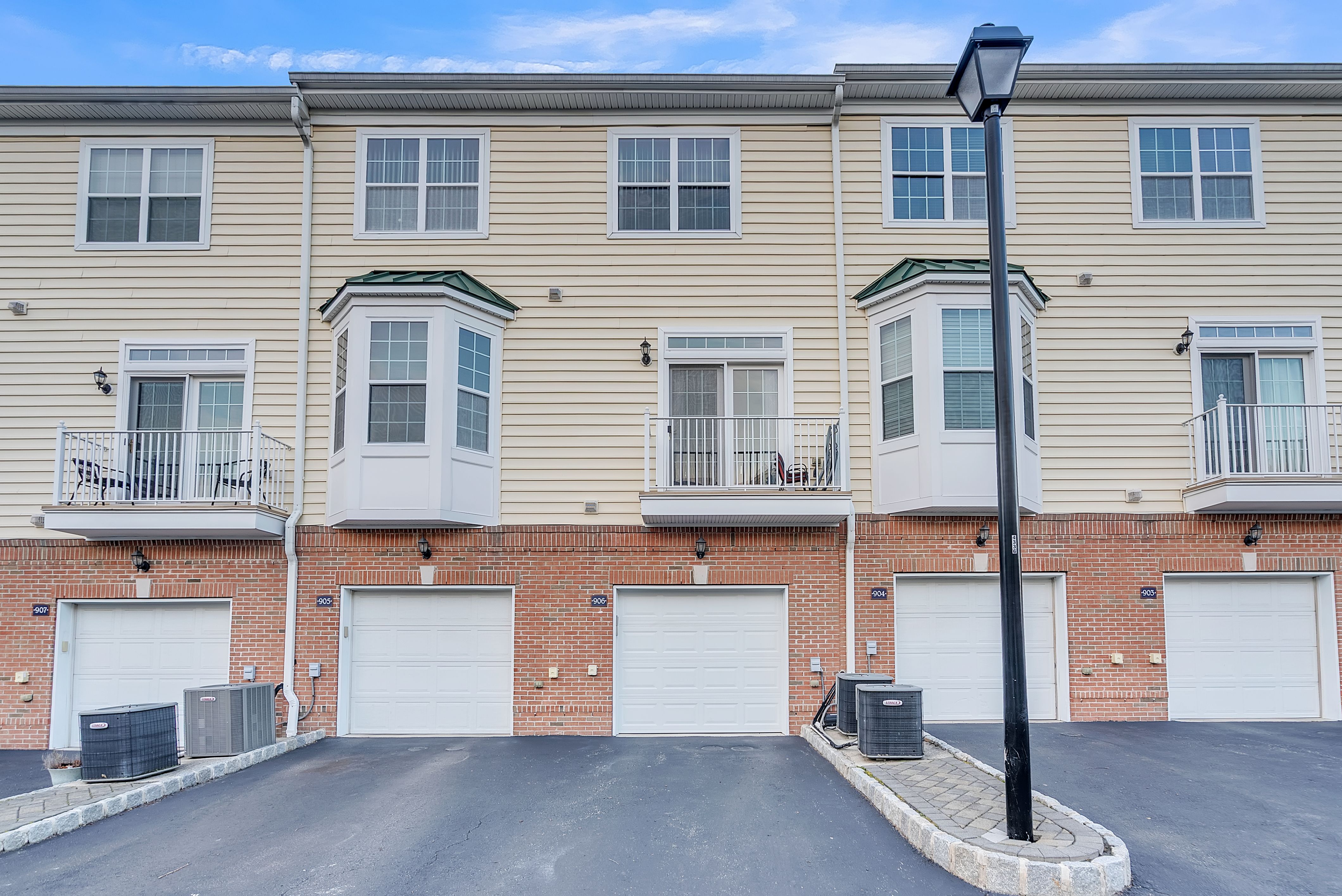 906 Memorial Drive 