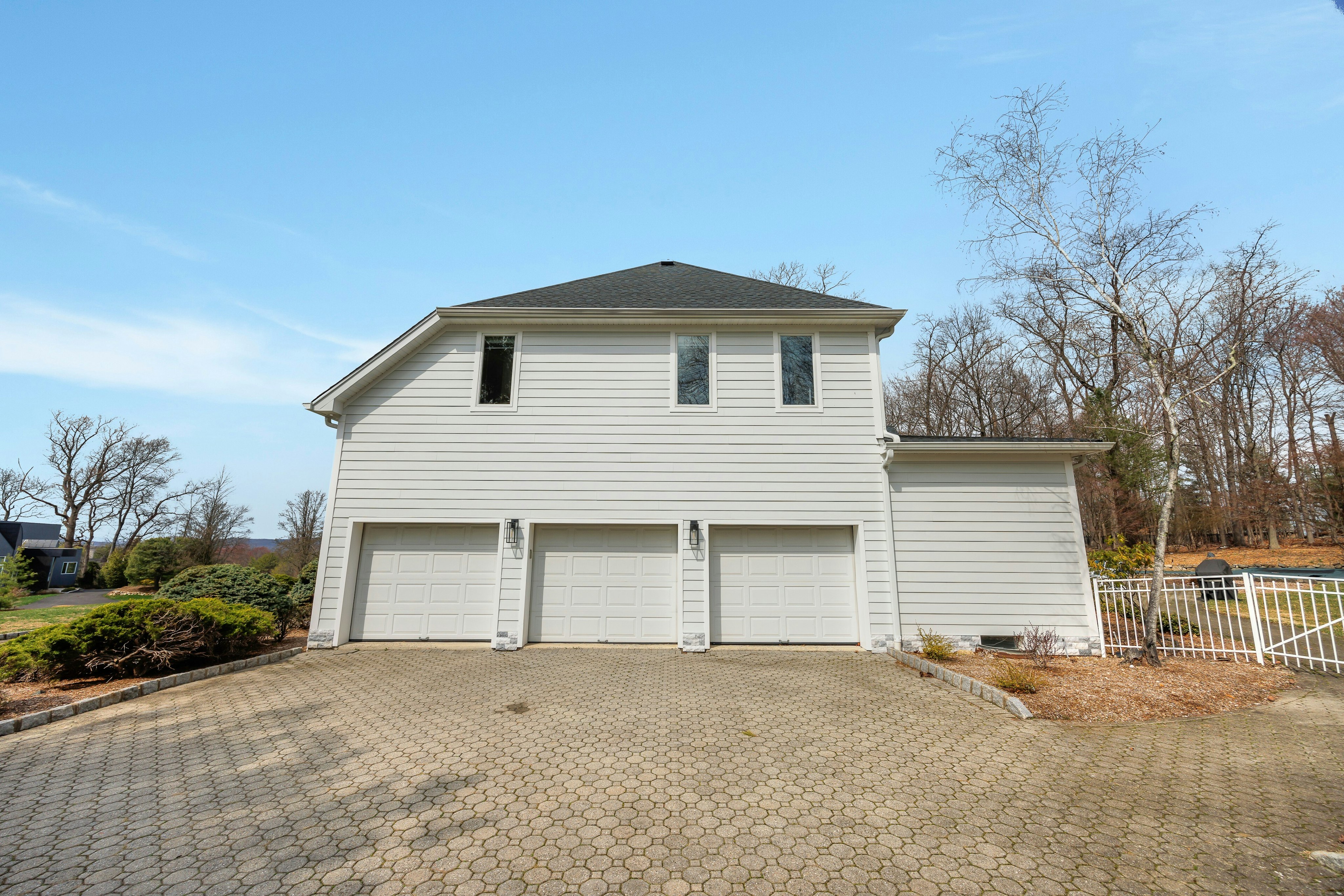 718 High Woods Drive 