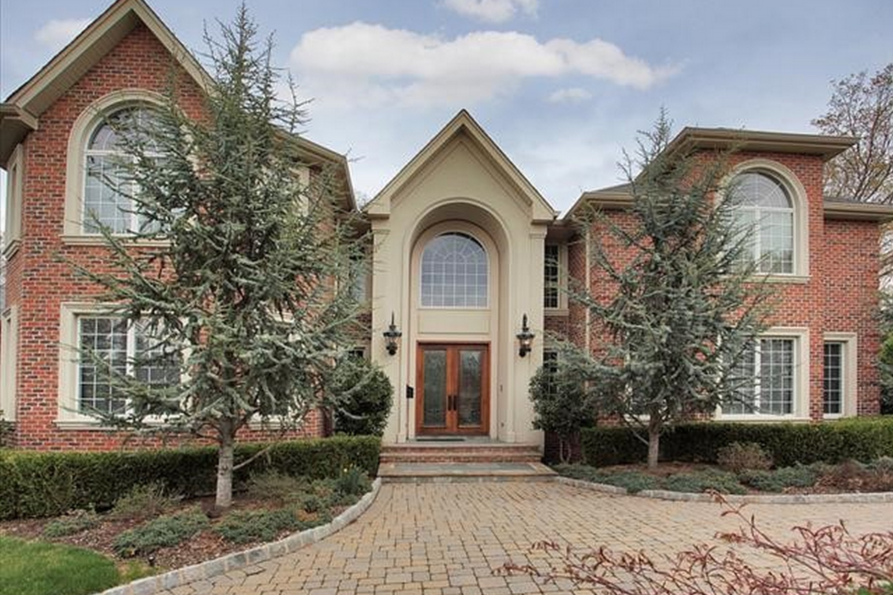 8 Willow Drive 