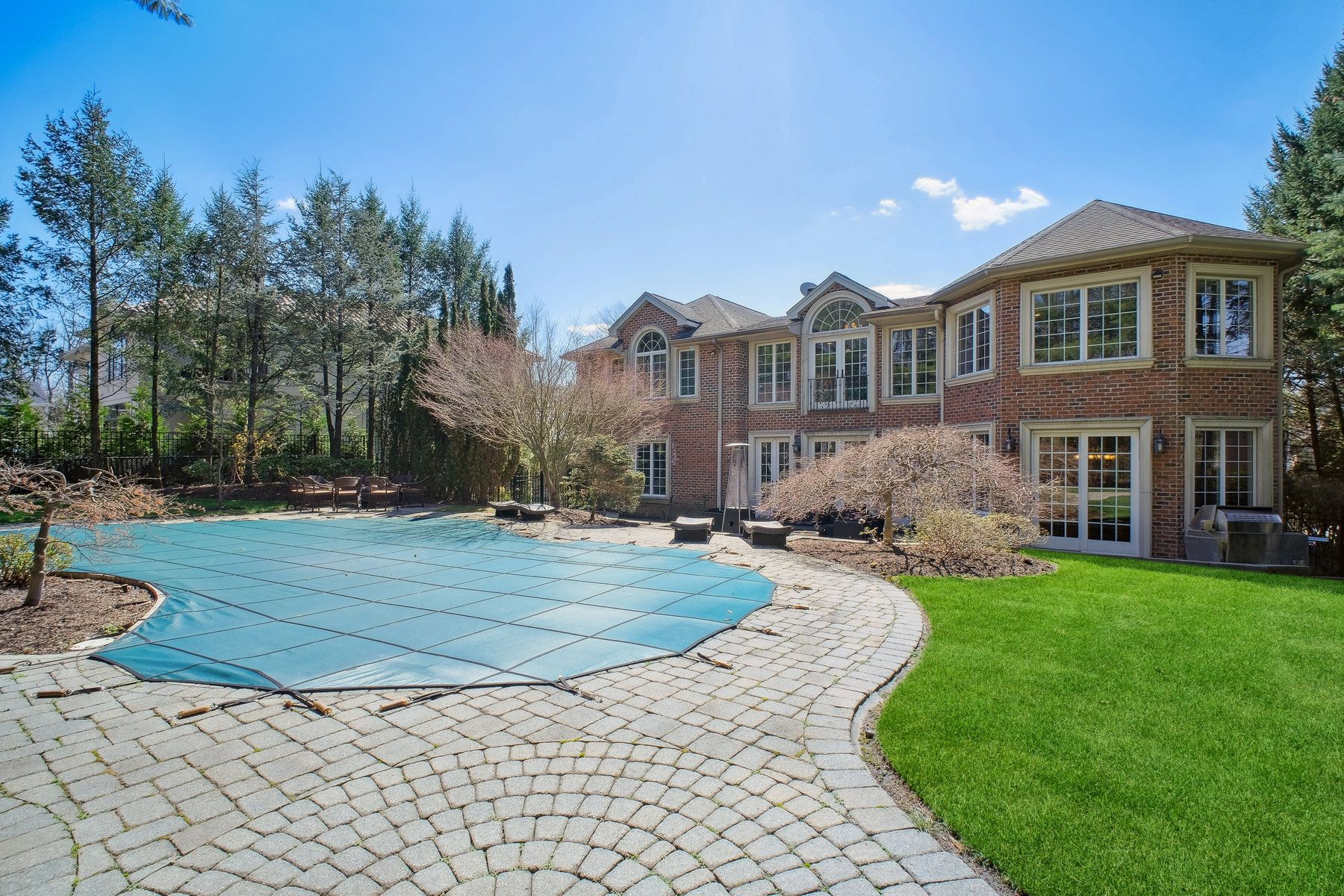 8 Willow Drive 