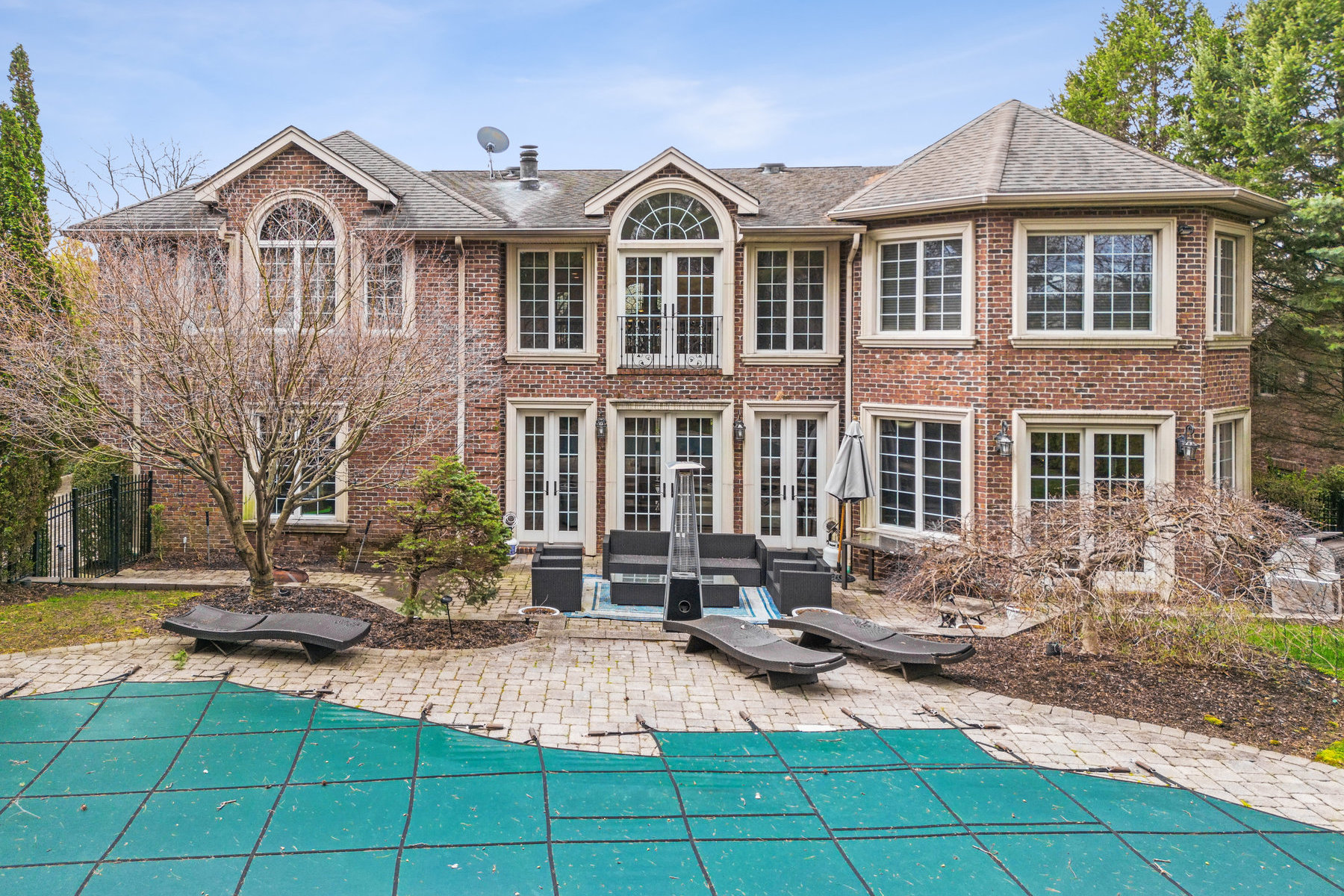 8 Willow Drive 