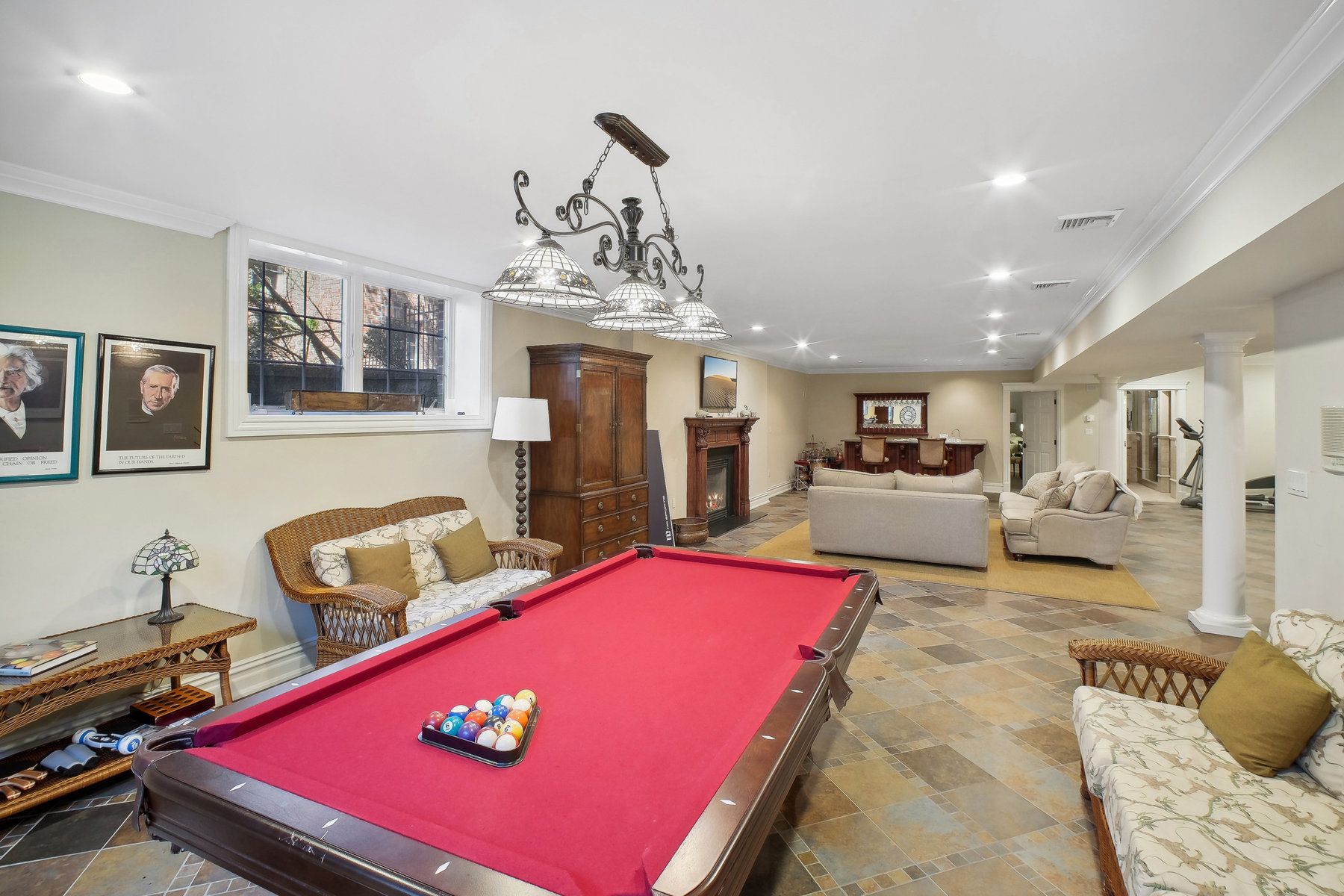 8 Willow Drive 