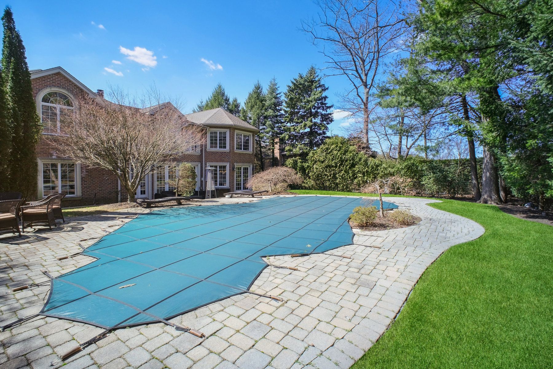 8 Willow Drive 