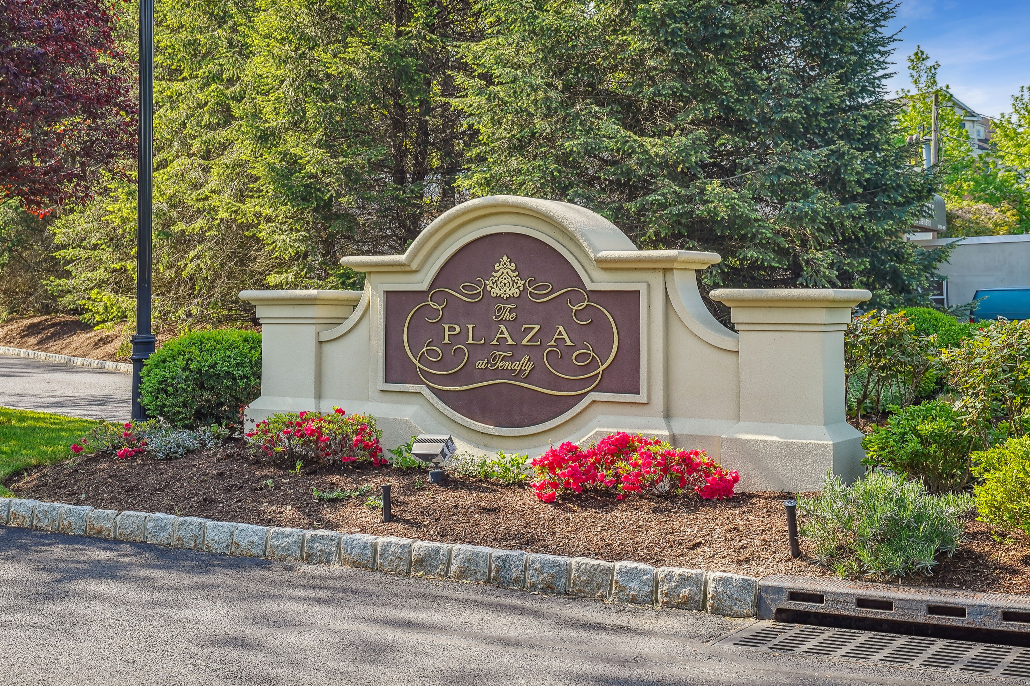 1112 The Plaza 