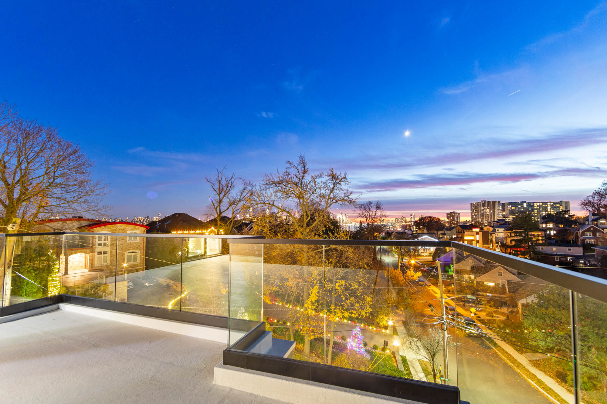 61 Edgewater Road