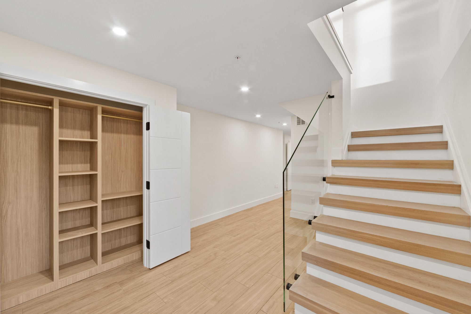 61 Edgewater Road