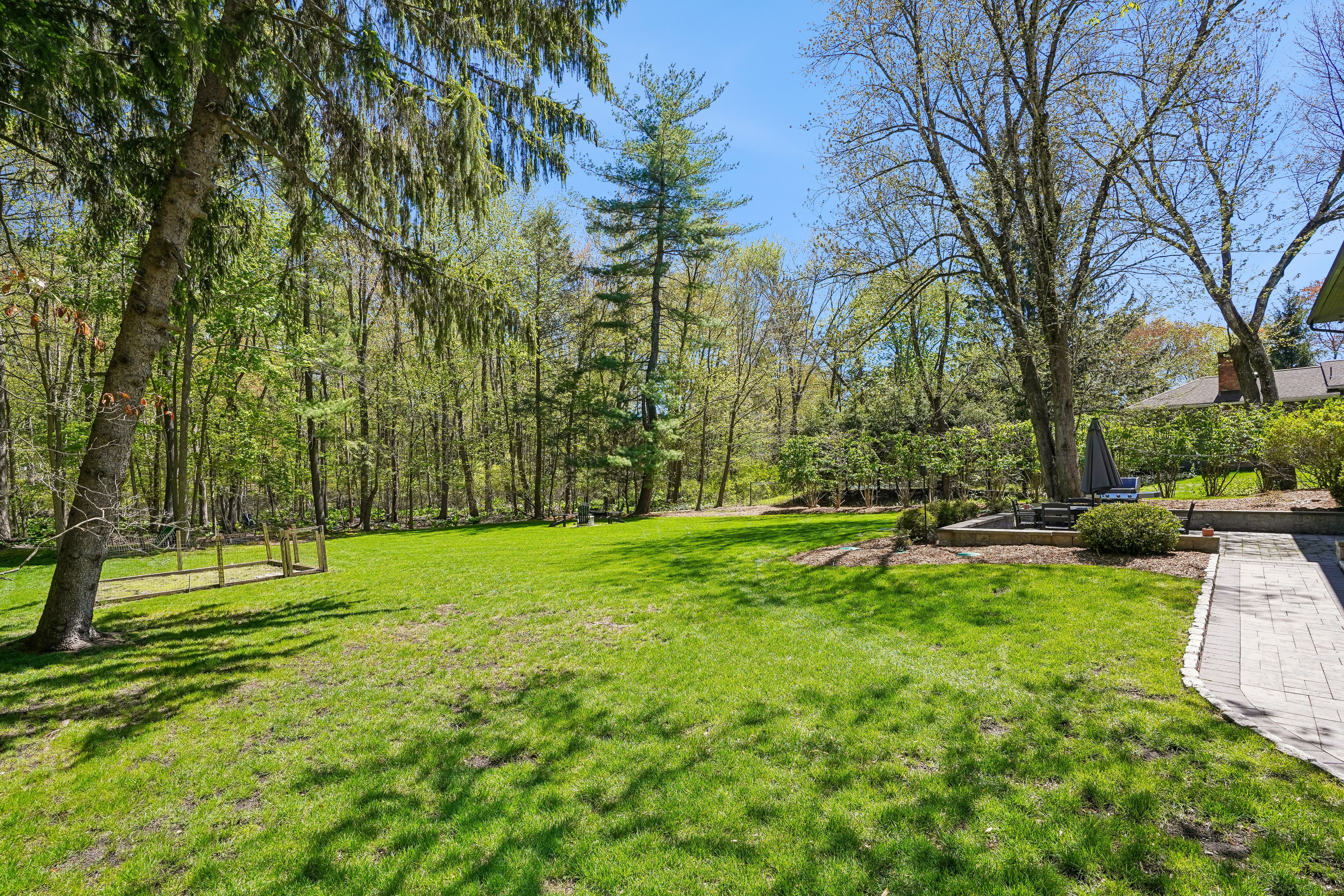 586 Sparrowbush Road 
