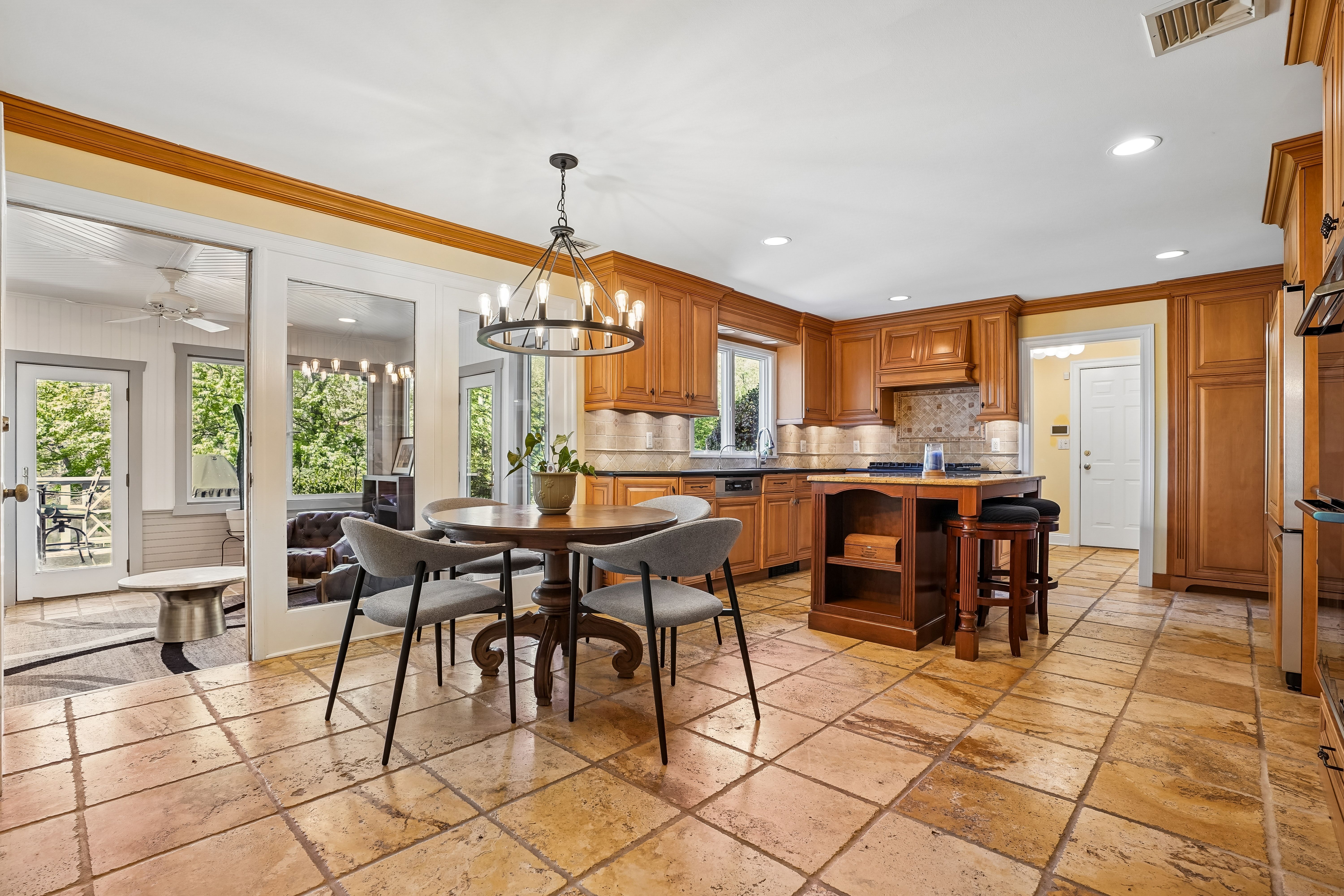 372 Lakeview Drive 