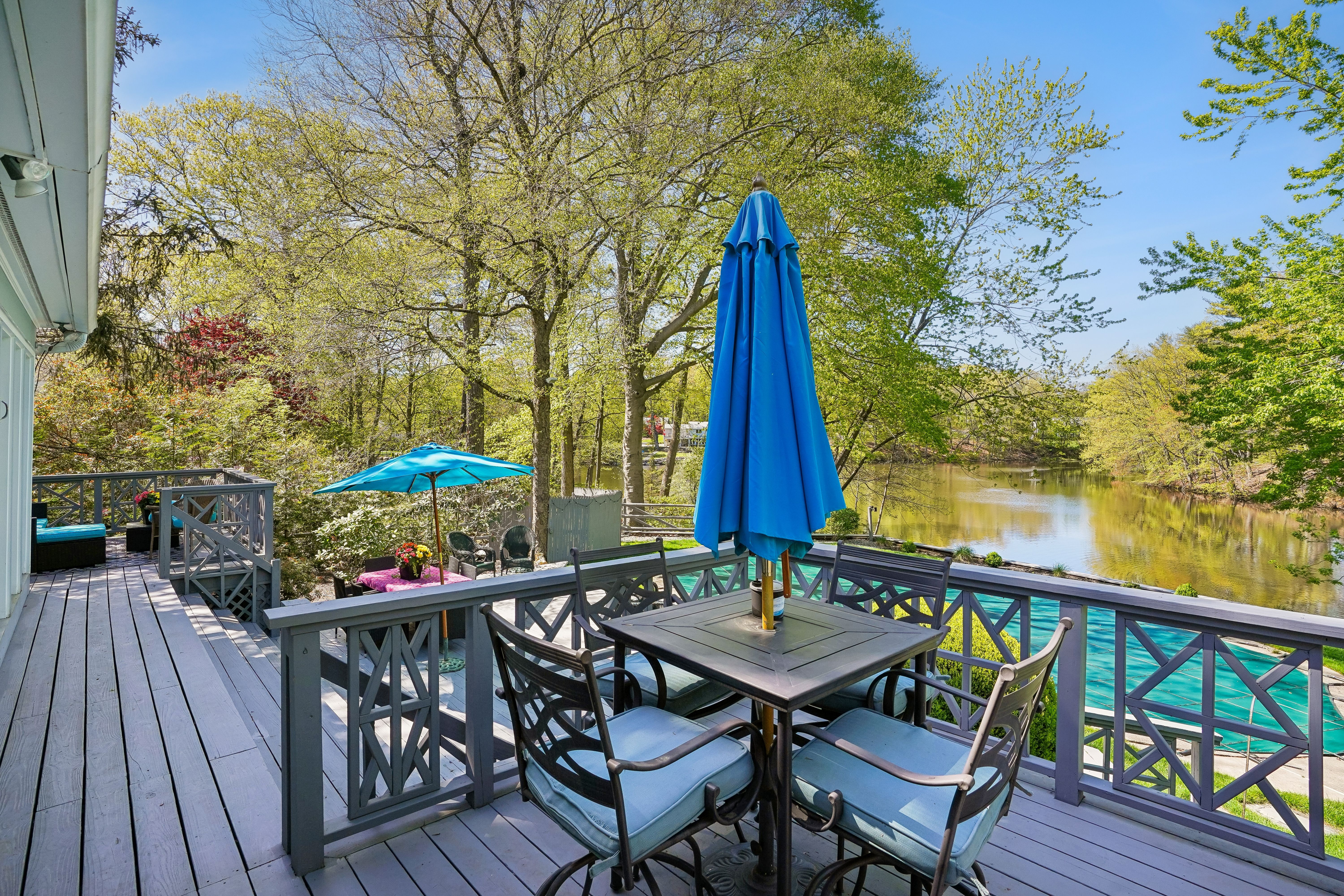 372 Lakeview Drive 