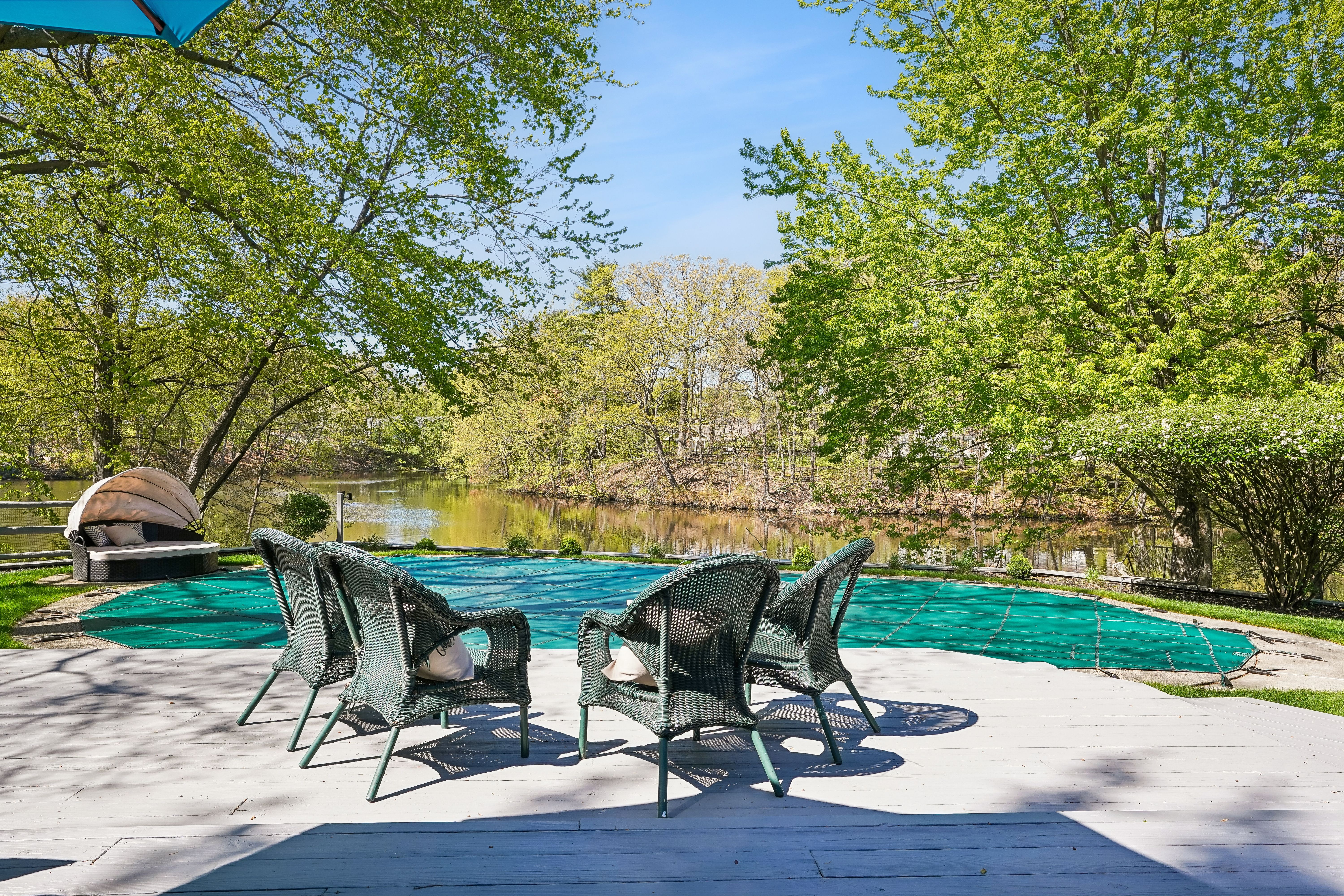 372 Lakeview Drive 