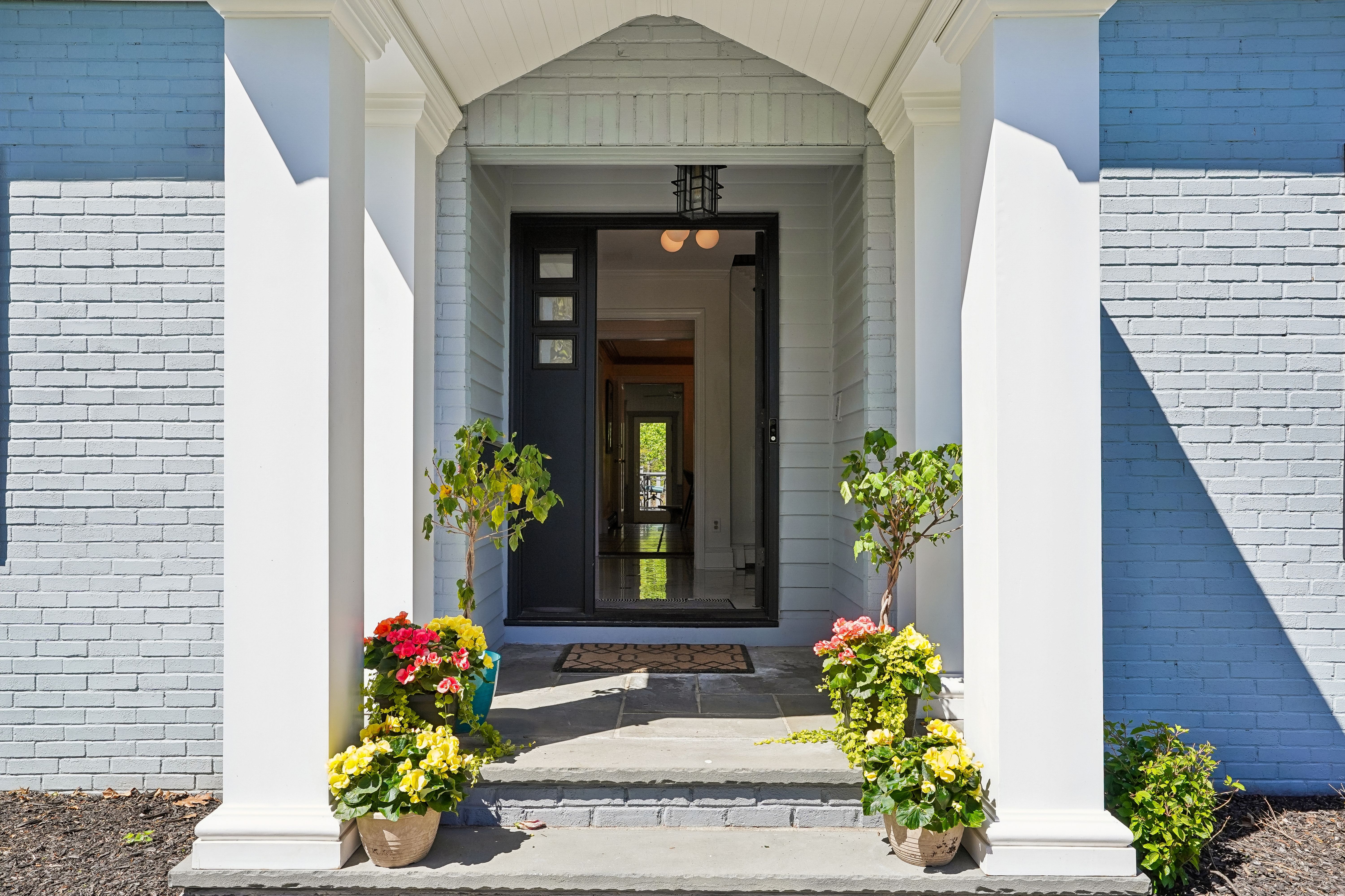 372 Lakeview Drive 