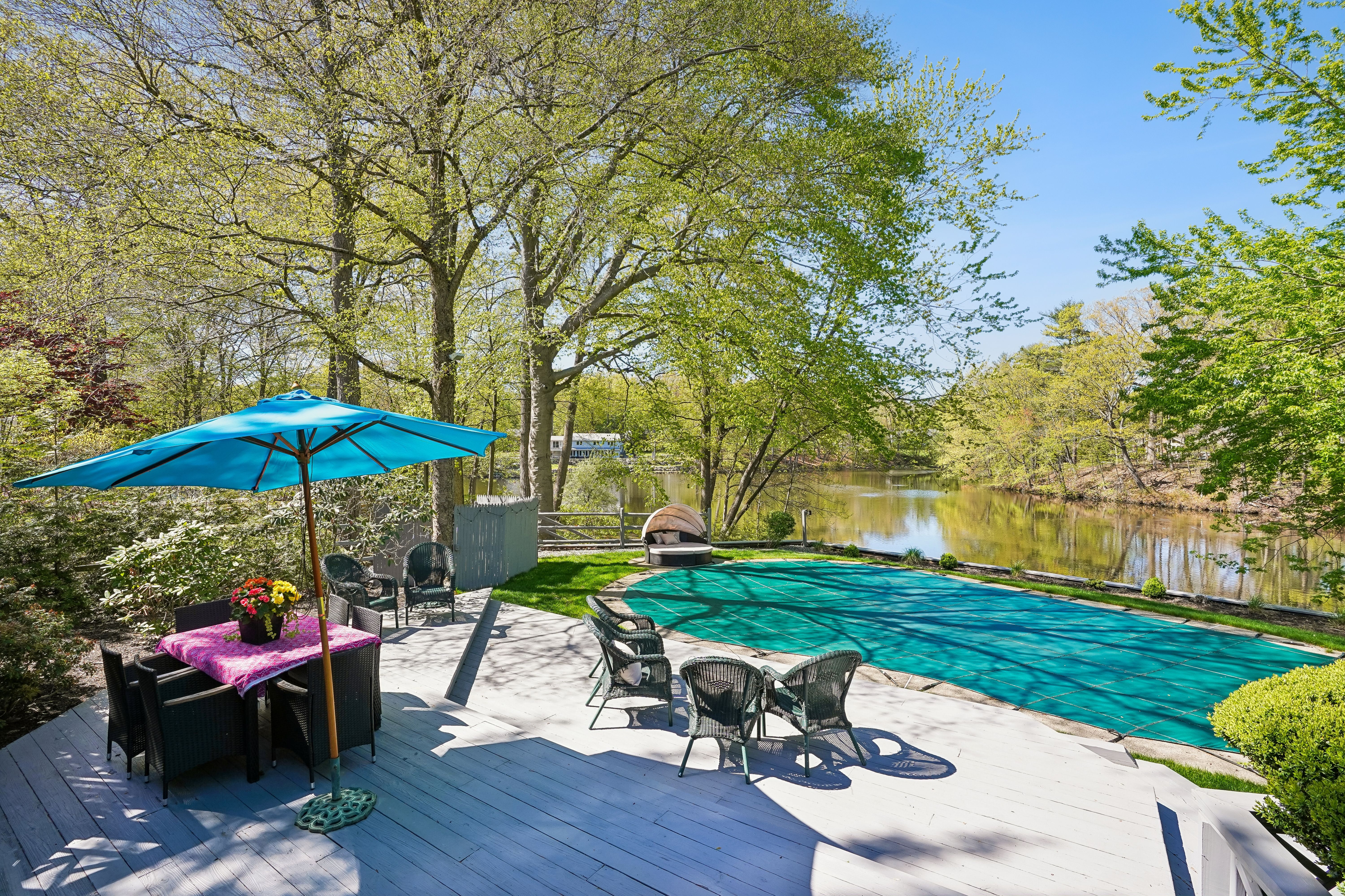 372 Lakeview Drive 
