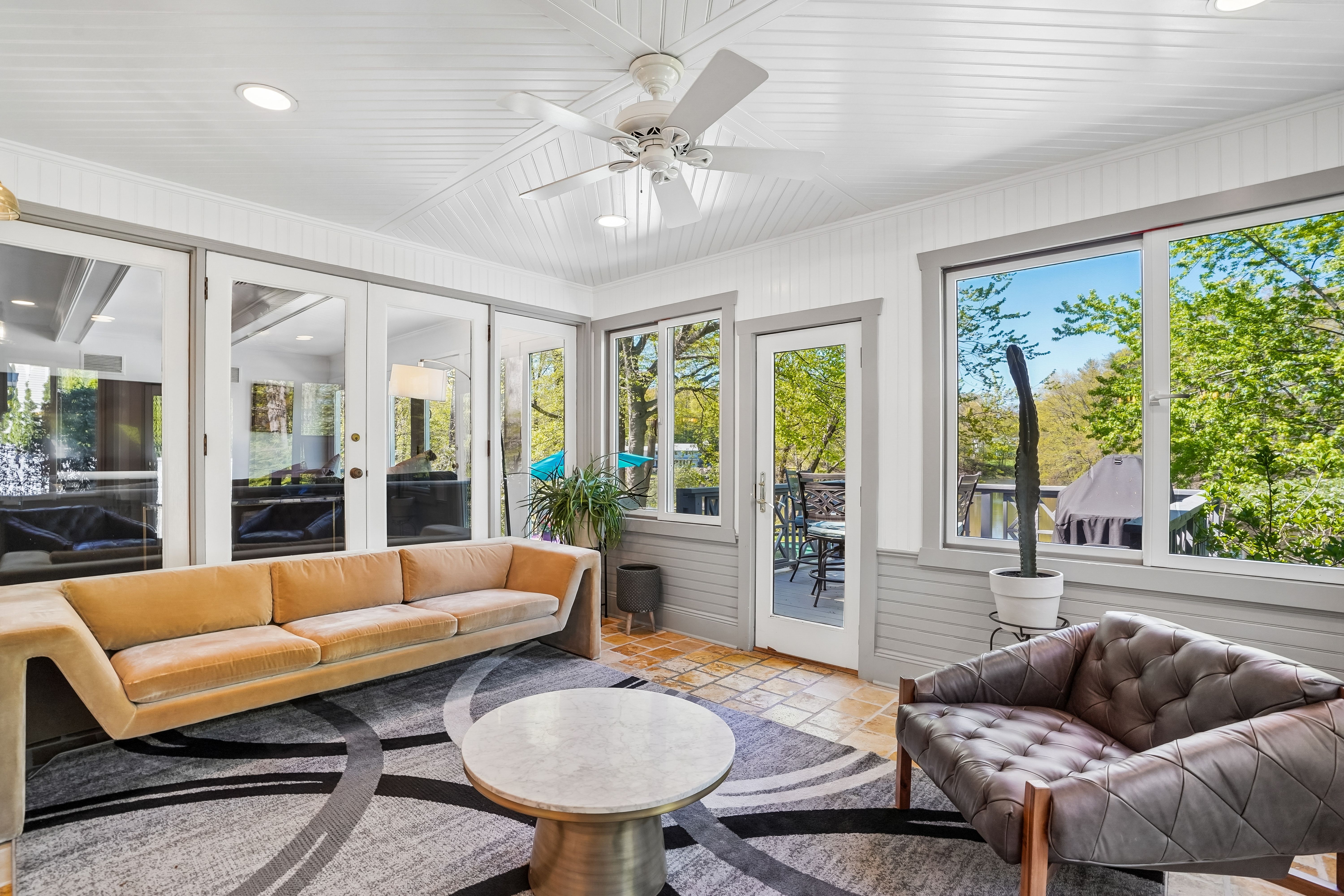 372 Lakeview Drive 